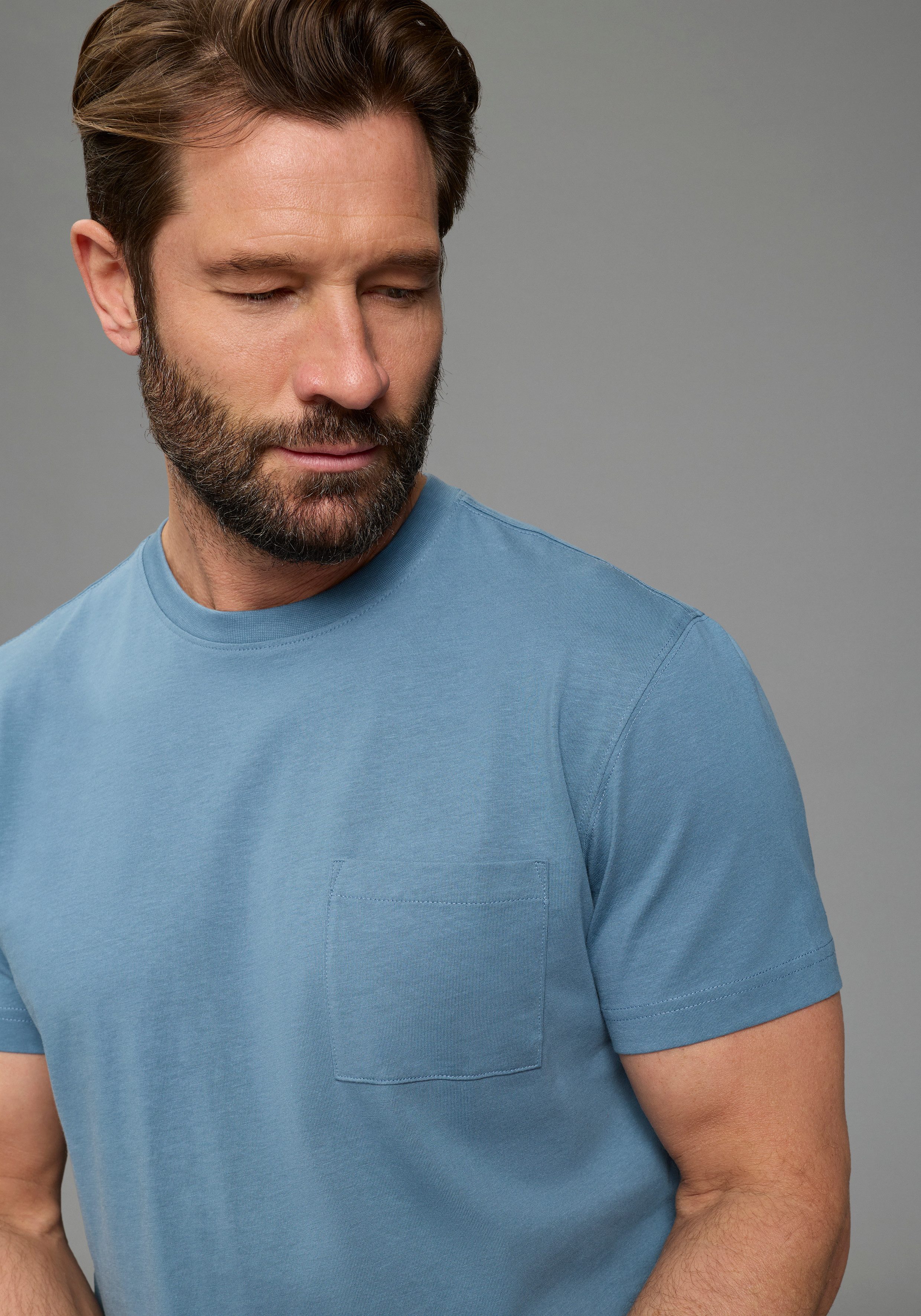 Man's World Rundhalsshirt Regular Fit, kurzarm, mit Brusttasche, unifarben – Bild 4 von 5
