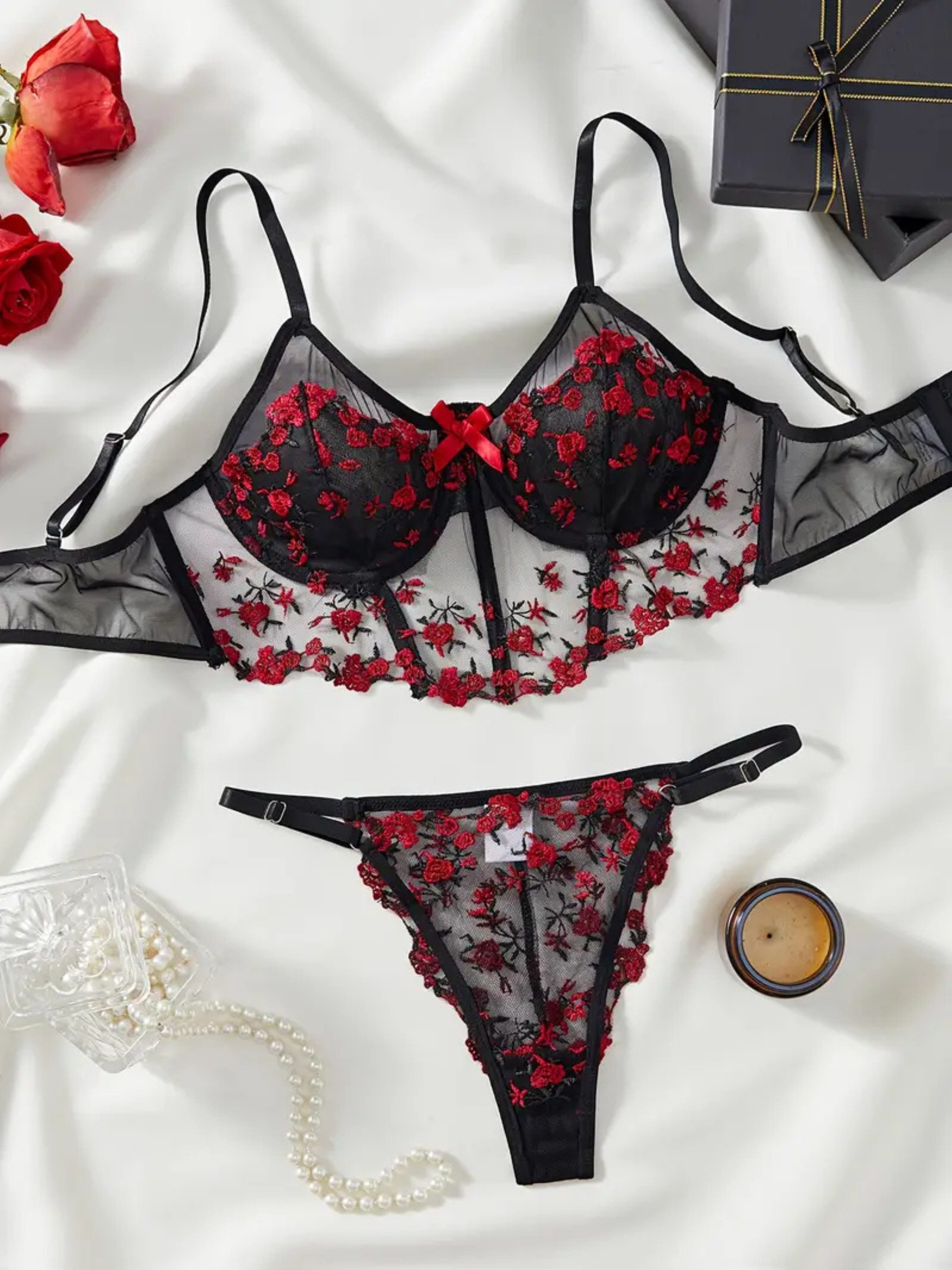 Set: Longline-BH Dessous set aus Stickereispitze: Bügel-BH mit passendem Slip