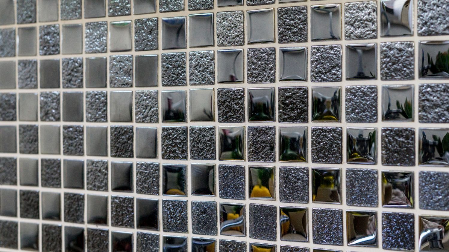 Mosani Mosaikfliesen Glasmosaik Crystal Mosaikfliesen glänzend 10 / Matten schwarz
