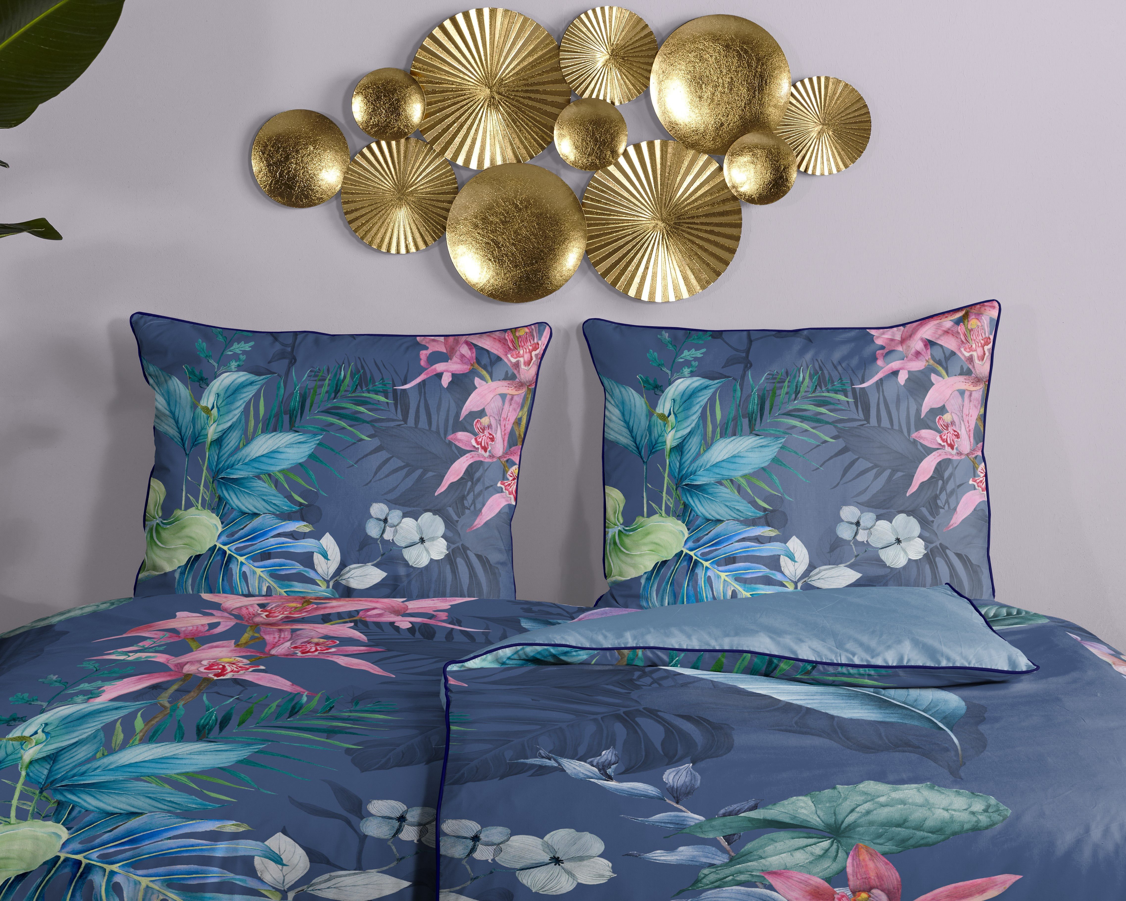 Descanso Wendebettwäsche Maee, Mako-Satin, Renforcé, Satin, 2 teilig, Satin, Reißverschluss, Paspel, Biese, Wendeoptik, Luxe, Blume, Blau