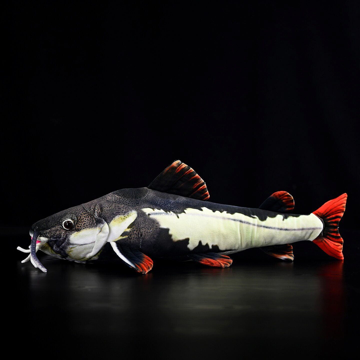 Tinisu Plüschfigur Wels Kuscheltier 54 cm – Realistisches Plüschtier Fisch Stofftier