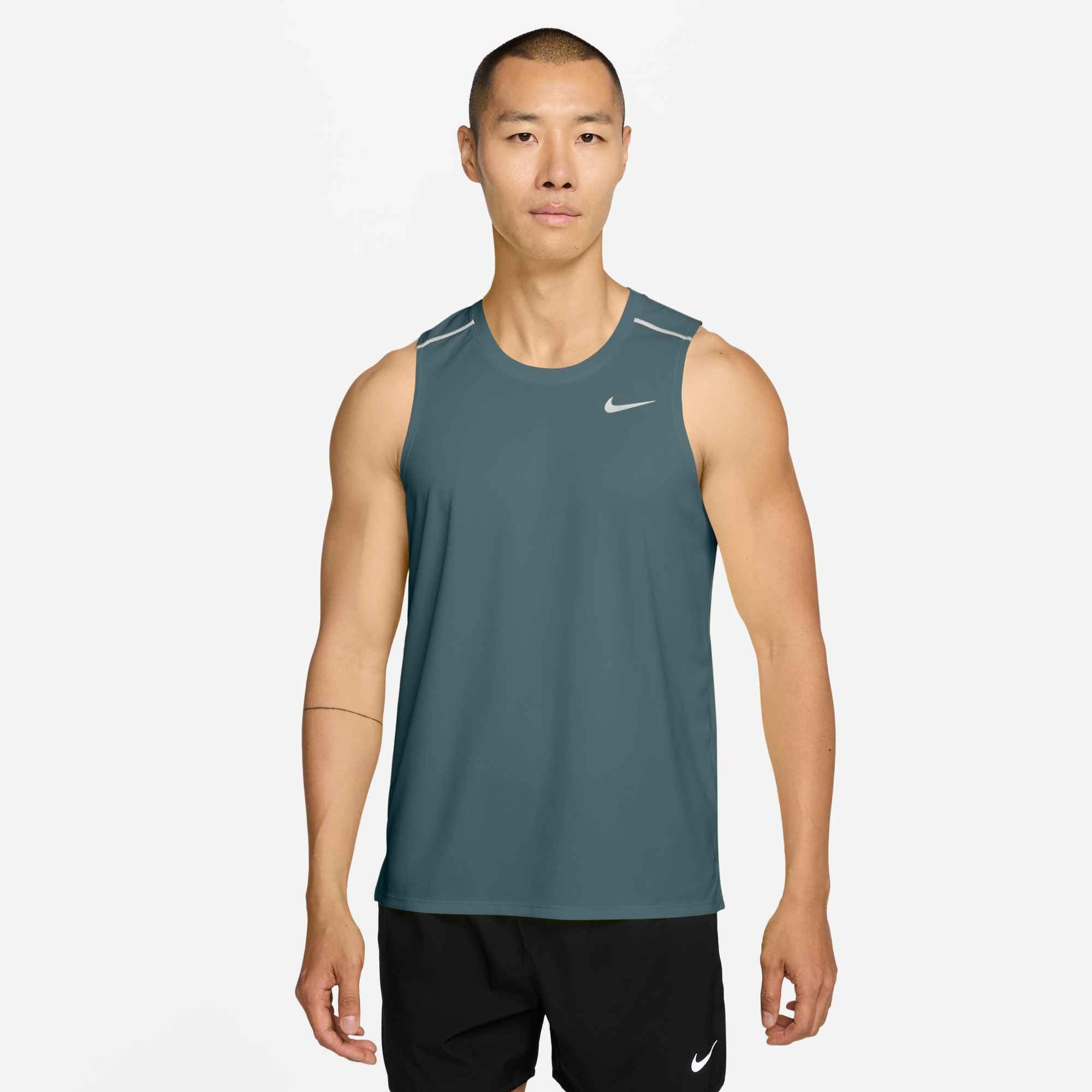 Nike Tanktop M NK DF MILER TANK TOP mit reflektierenden Details, atmungsaktives Material
