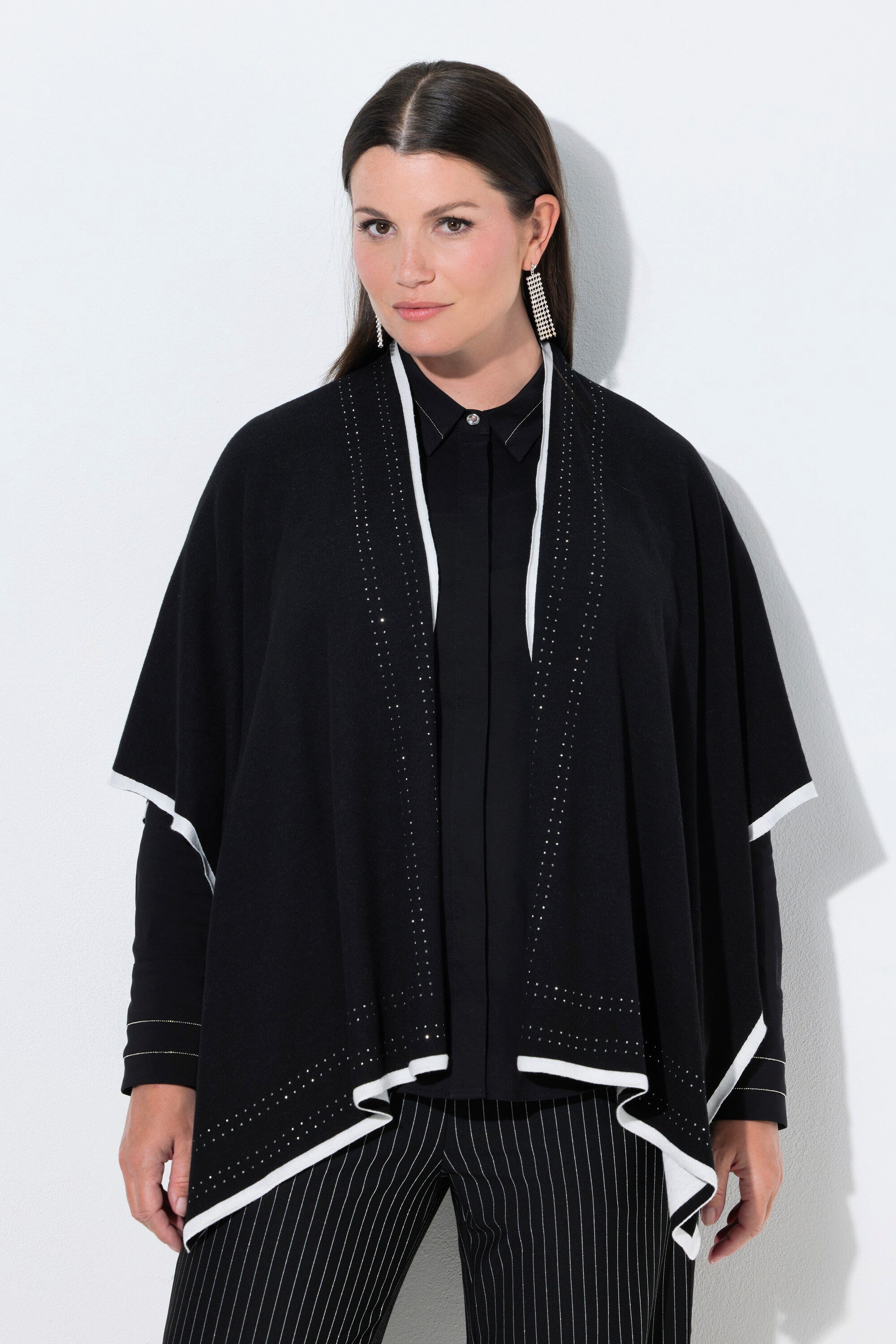 Ulla Popken Strickjacke Strickponcho farbige Kanten Ziersteine offene Form