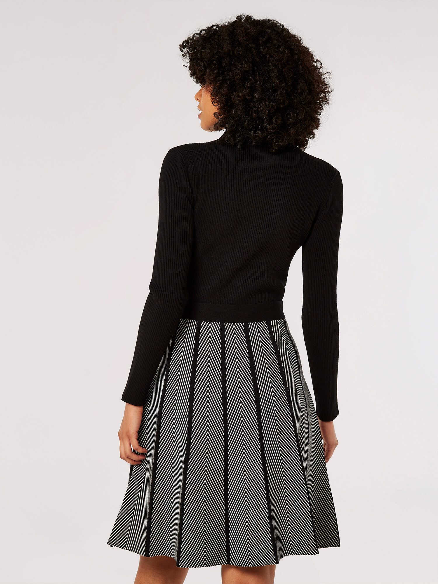 Apricot Strickkleid Minikleid (2-tlg) mit Rock mit Chevron Muster – Bild 3 von 4