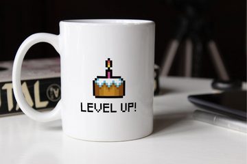 MoonWorks Tasse Kaffee-Tasse Geburtstag Level Up Pixel-Torte Retro Gamer Pixelgrafik Geschenk Arcade MoonWorks®, Keramik