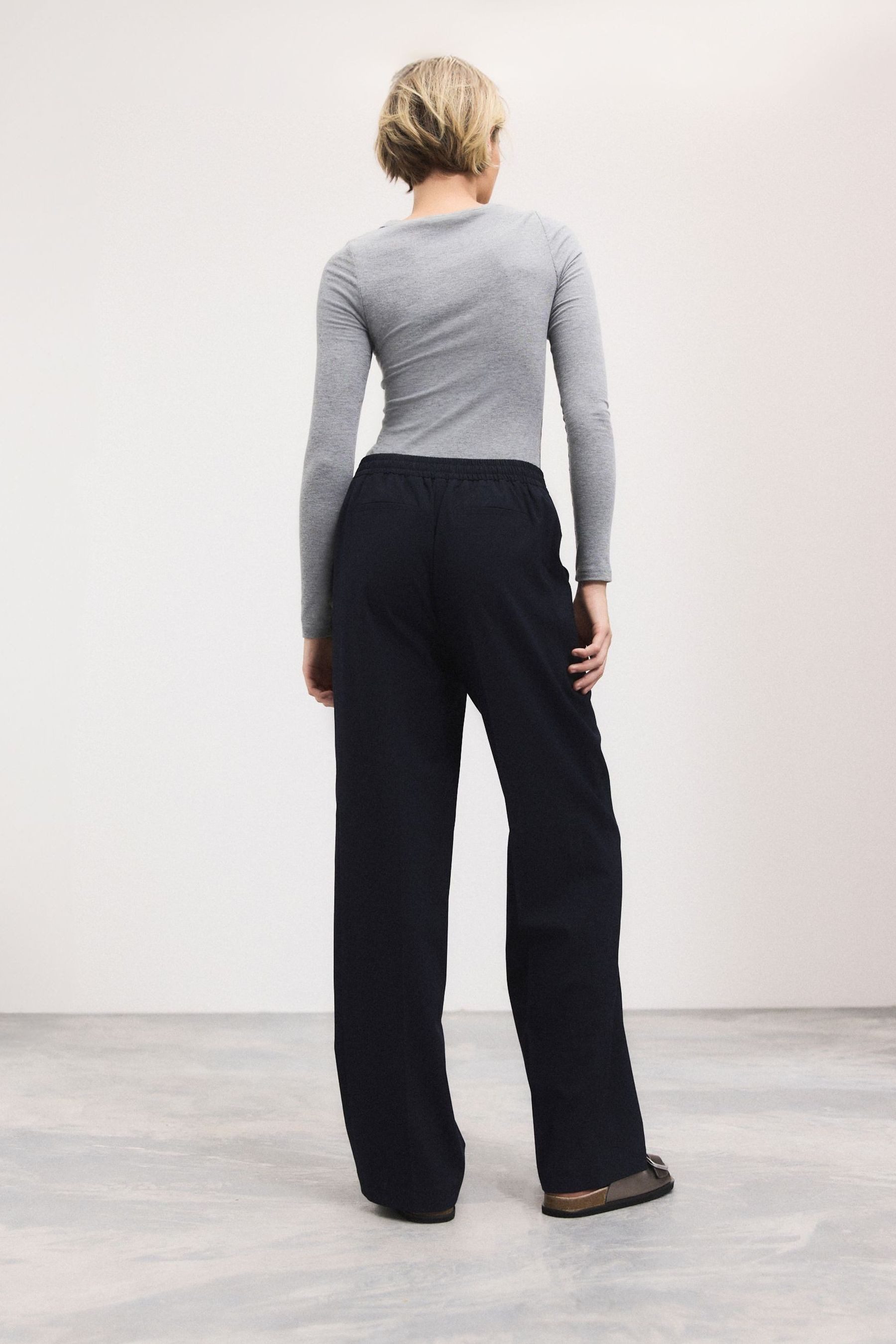 Next Anzughose Figurbetonte weite Hose mit Wollanteil, Petite (1-tlg)