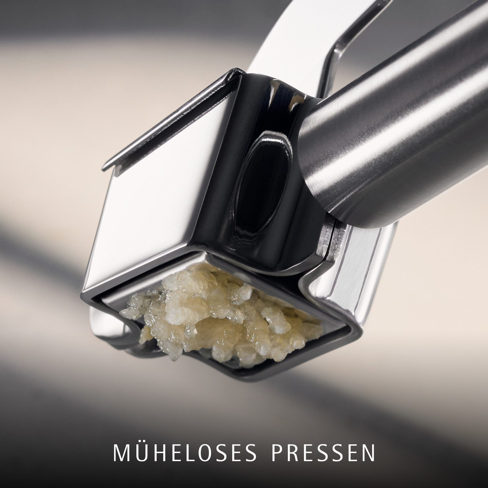 WMF Knoblauchpresse Profi Plus, Cromargan® Edelstahl Rostfrei 18/10, mit Öse zum Aufhängen