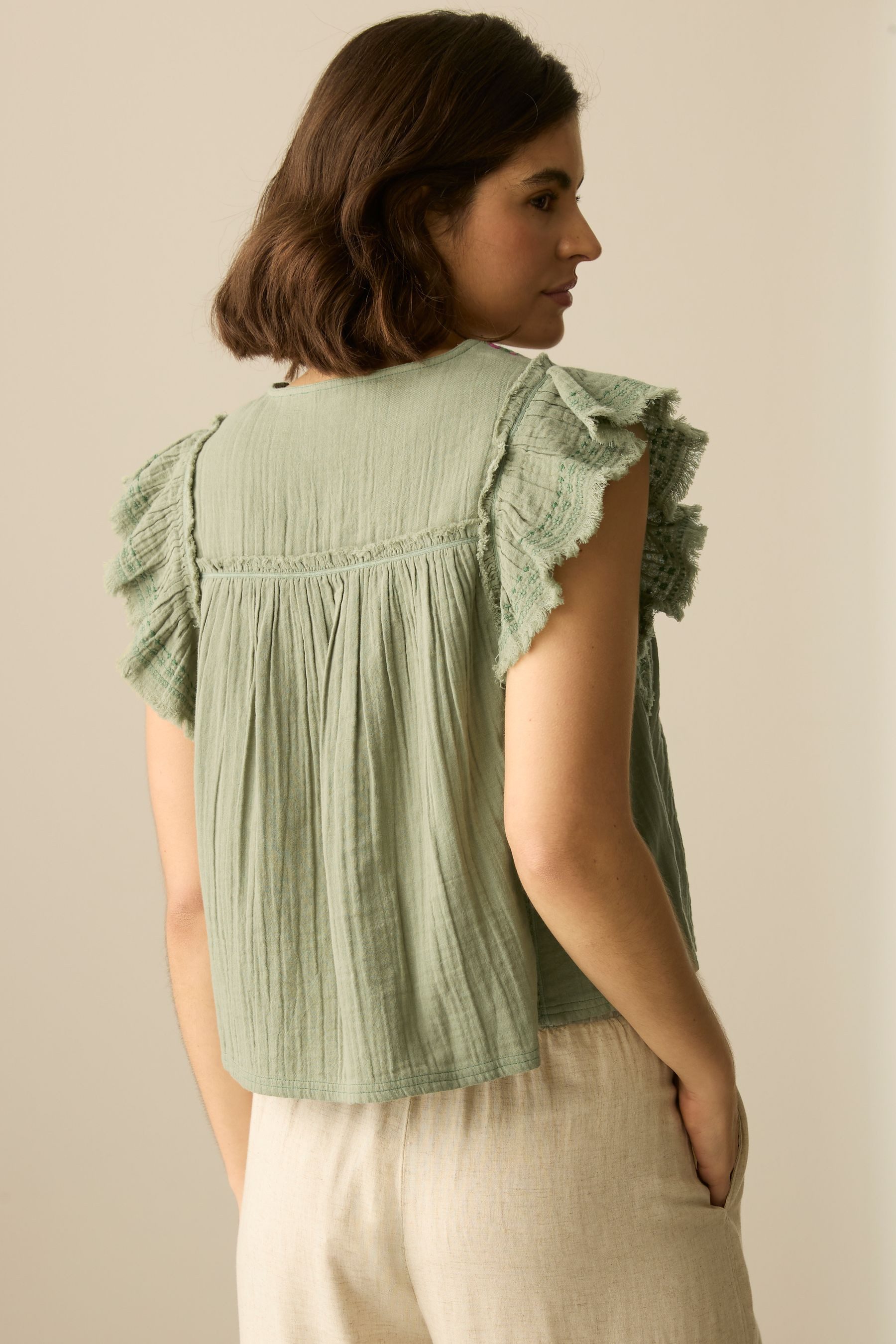 Next Shirtbluse Kurzarm-Bluse mit rundem Ausschnitt und Stickerei (1-tlg) günstig online kaufen