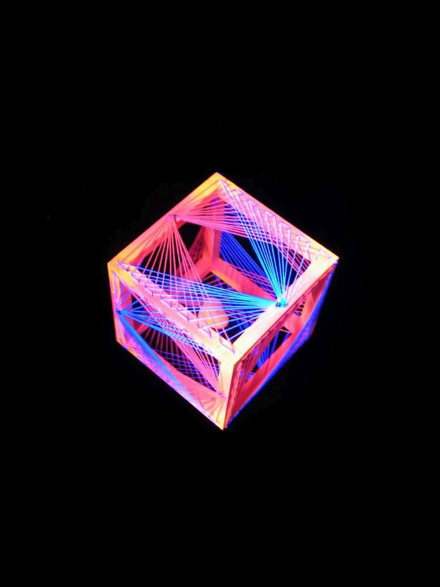 PSYWORK Dekoobjekt Würfel 3D unter Schwarzlicht Schwarzlicht StringArt "Burning leuchtet UV-aktiv, Heart", 25cm, Fadendeko