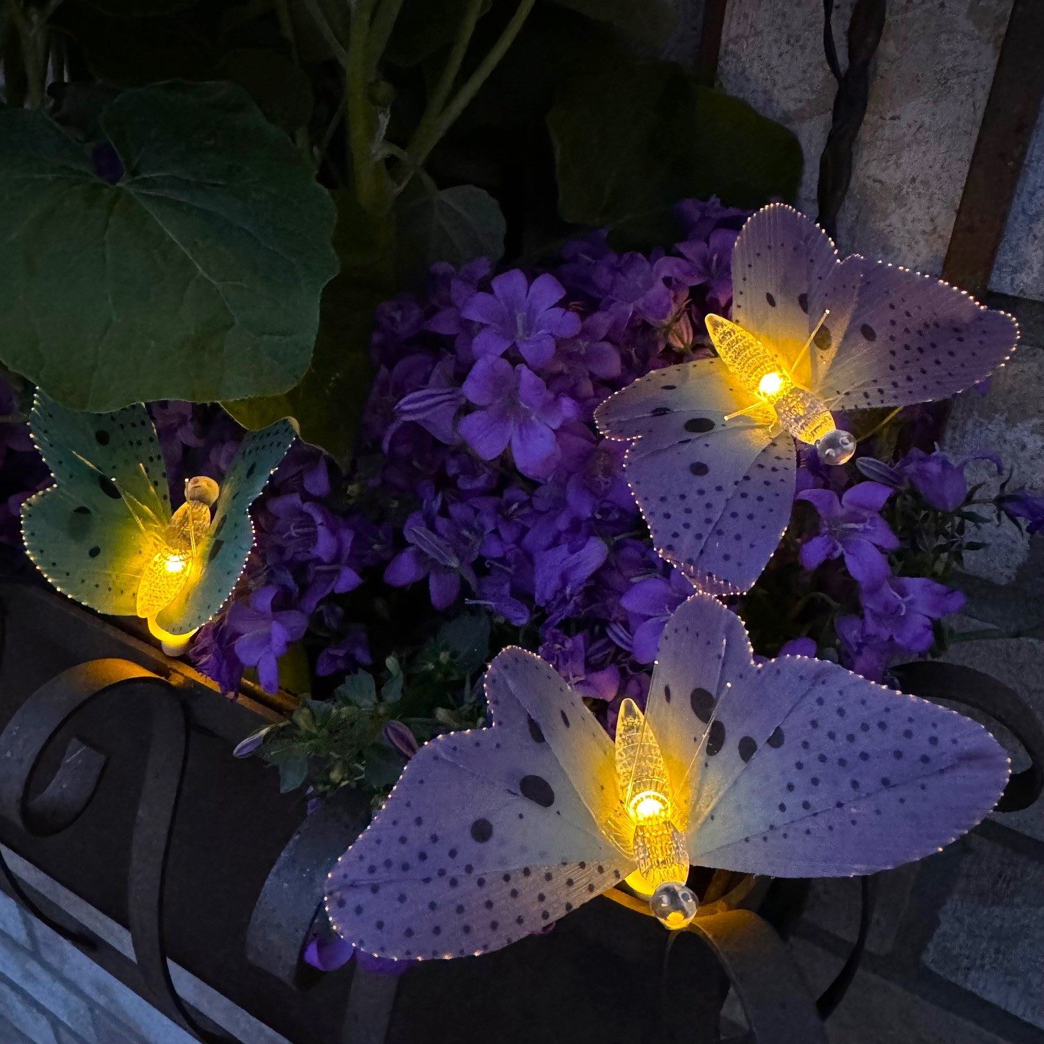 Online-Fuchs LED-Lichterkette Outdoor Solar mit 15 bunten Schmetterlingen oder Libellen für aussen, 15 warmweiße LEDs in Fiberglas-Optik - 480 cm Länge