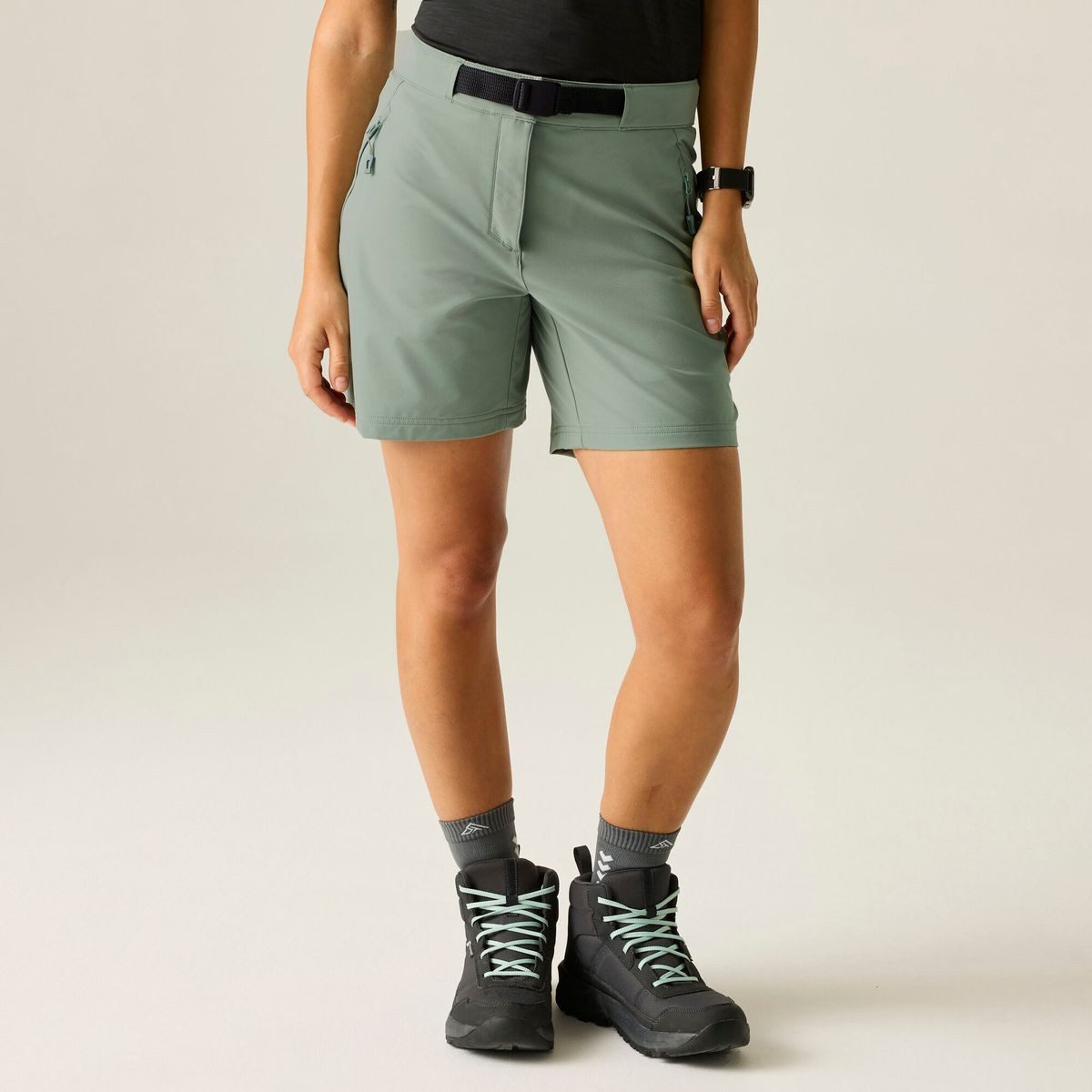 Dare2b Funktionsshorts Melodic Pr III Sht Damen-Shorts für Wanderungen mit winddichtem, wasserabweisendem und