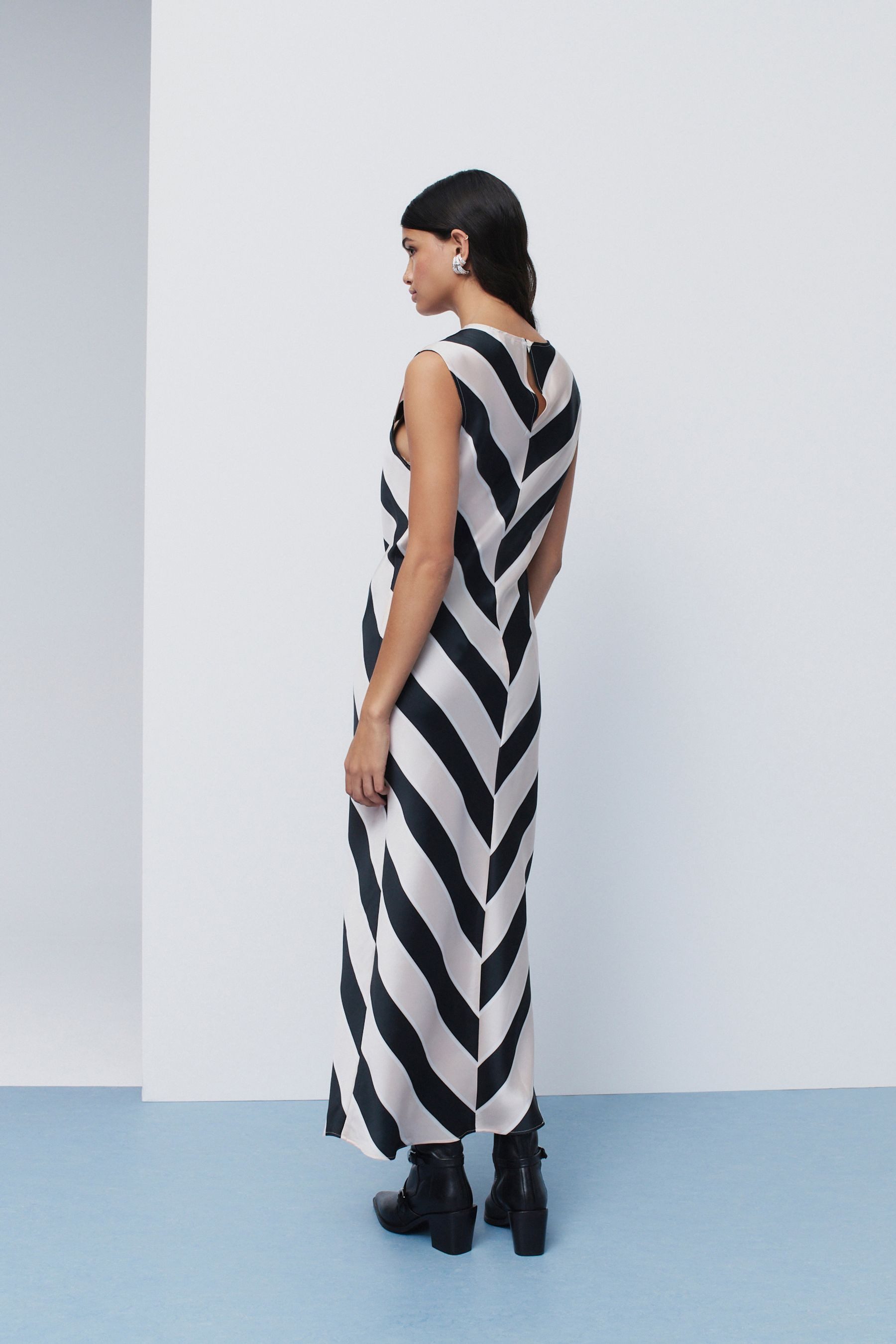 Next Midikleid Ärmelloses Midi-Kleid mit Faltenwurf günstig online kaufen