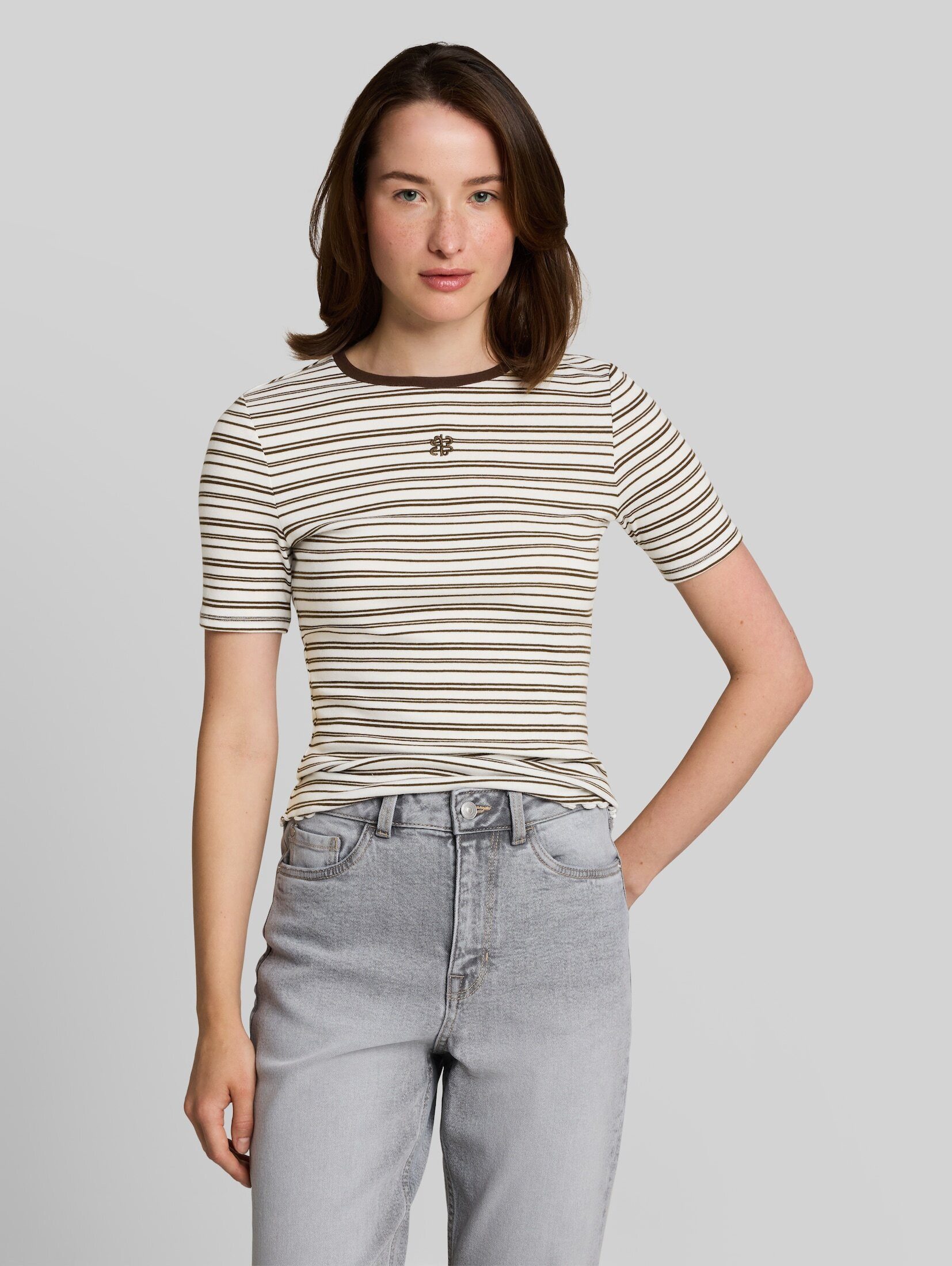 TOM TAILOR Denim T-Shirt T-Shirt (im Einserpack) Slim Fit T-Shirt mit Stickerei