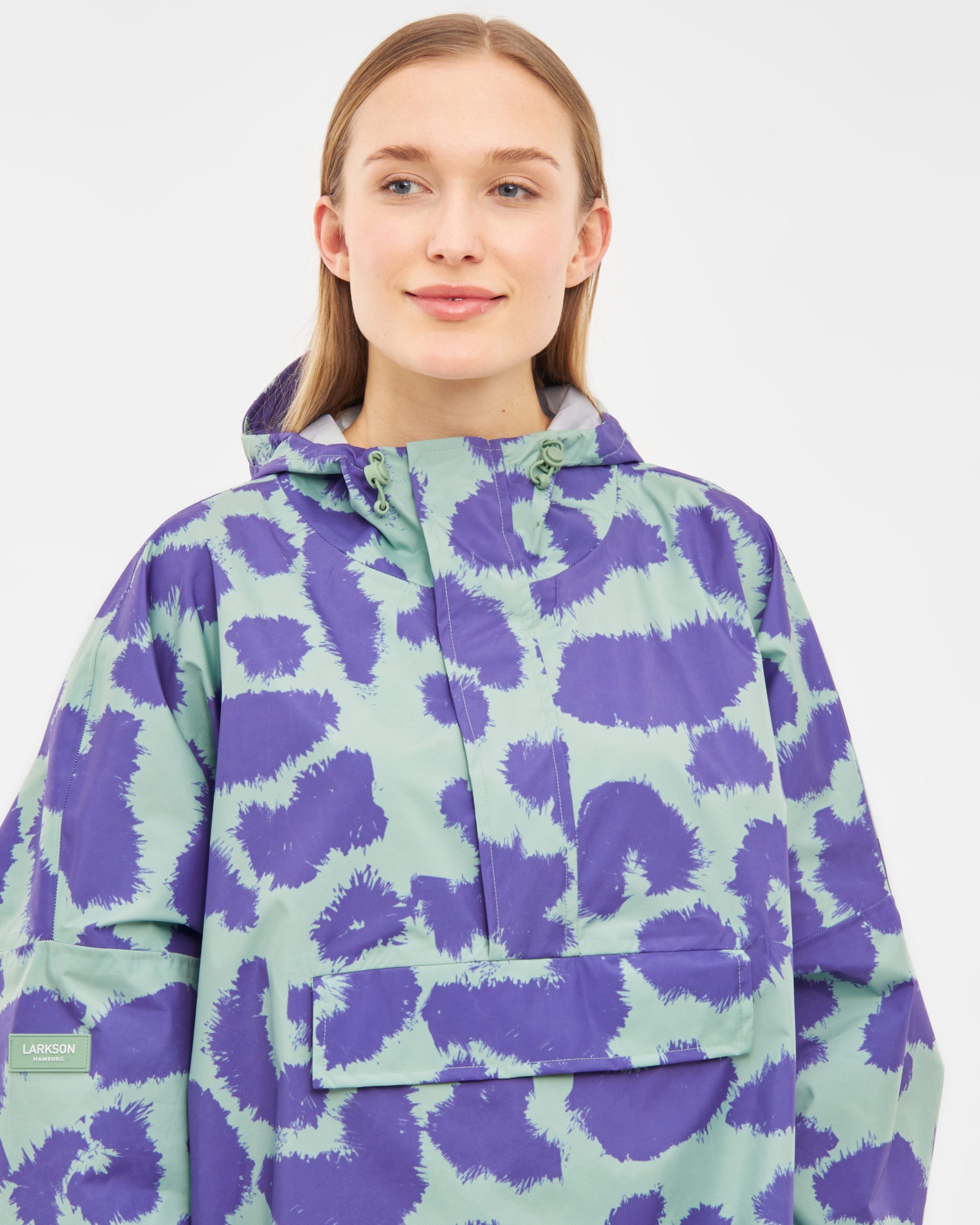LARKSON Regenponcho Lykke Regenponcho, Wassersäule 10.000 mm (1-St) Wasserdichtes Regencape mit verschweißten Nähten