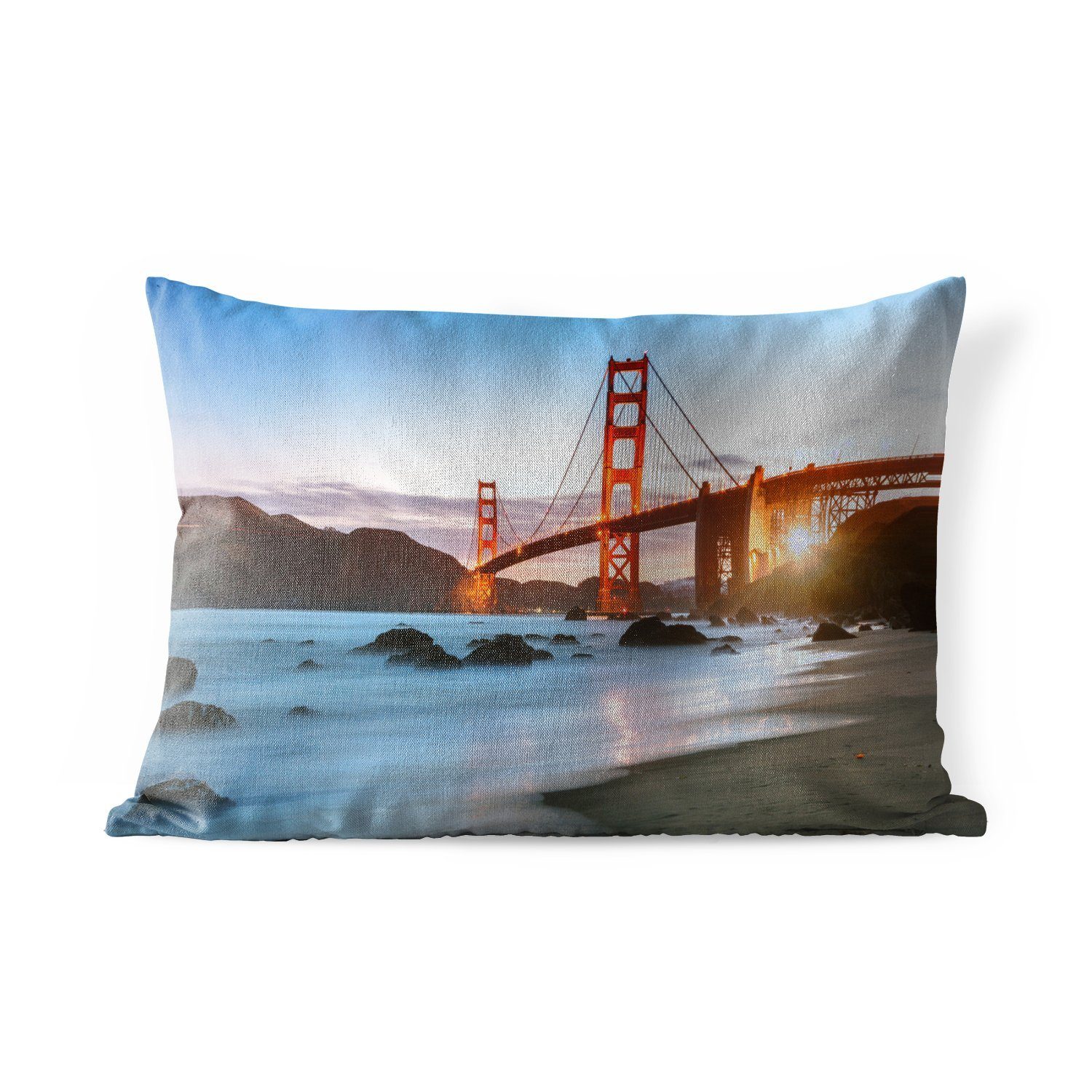 MuchoWow Dekokissen Golden Gate Bridge mit blauem Sonnenuntergang und blauem Wasser, Outdoor-Dekorationskissen, Polyester, Dekokissenbezug, Kissenhülle