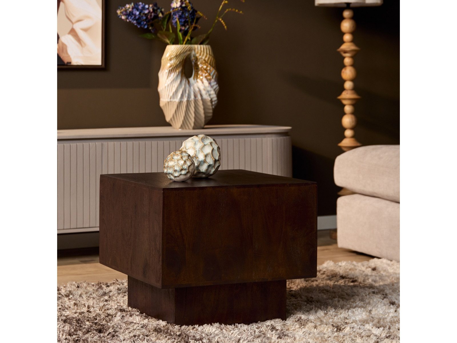 Villa Möbel Couchtisch Petunia (Packung, 1-St., 1 St. Couchtisch), aus massivem Mangoholz, braun, in eleganter Würfelform.