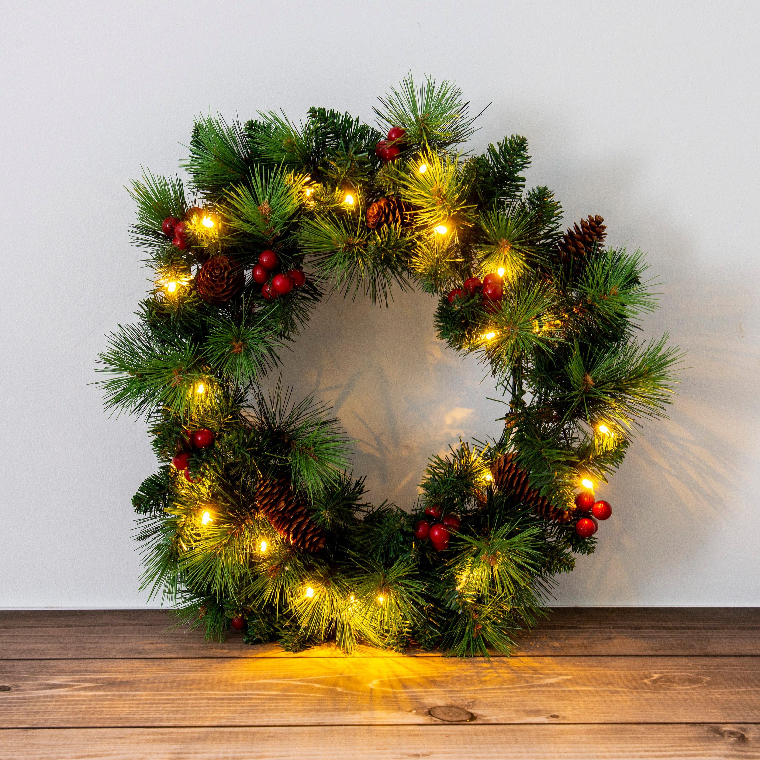 näve LED-Leuchtzweig LED-Weihnachtskranz mit Beeren und Zapfen, 20x LED 2800K,Timer,warmweiß,incl. Kupferdraht-Lichterkette