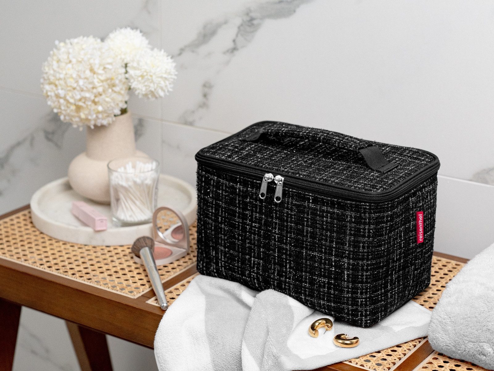 REISENTHEL® Kosmetiktasche cosmetic case bouclé black – Bild 4 von 5