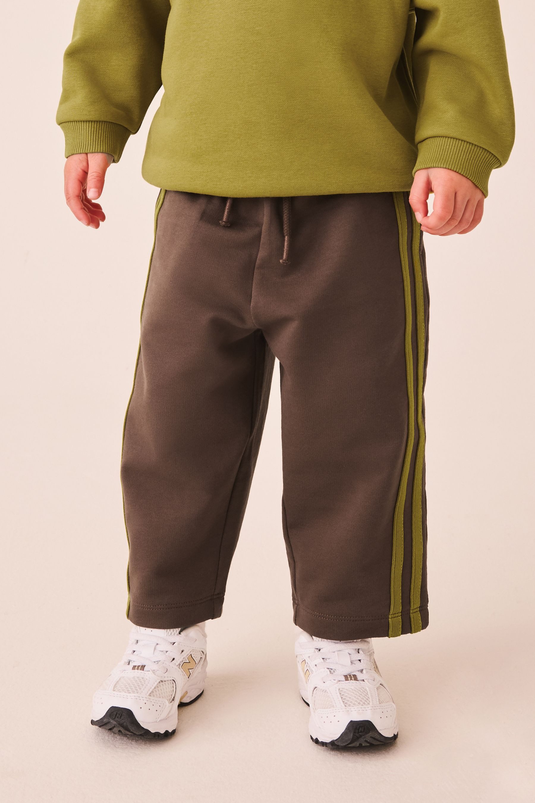 Next Sweatanzug Rundhals-Sweatshirt mit Print und Jogginghose (2-tlg) – Bild 5 von 5