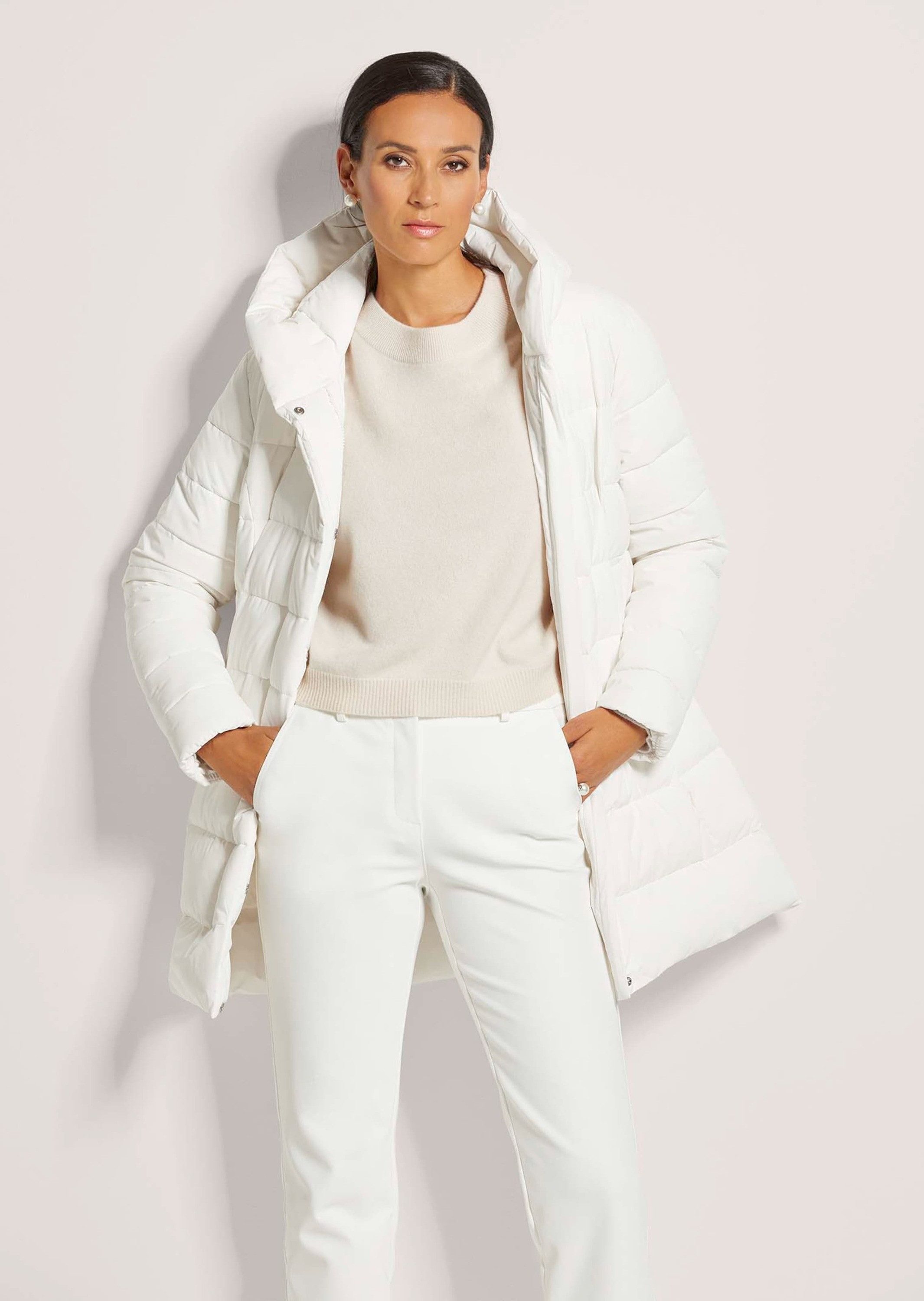 MADELEINE Steppjacke Lange Steppjacke mit Kapuze Quergesteppter Wintermante günstig online kaufen