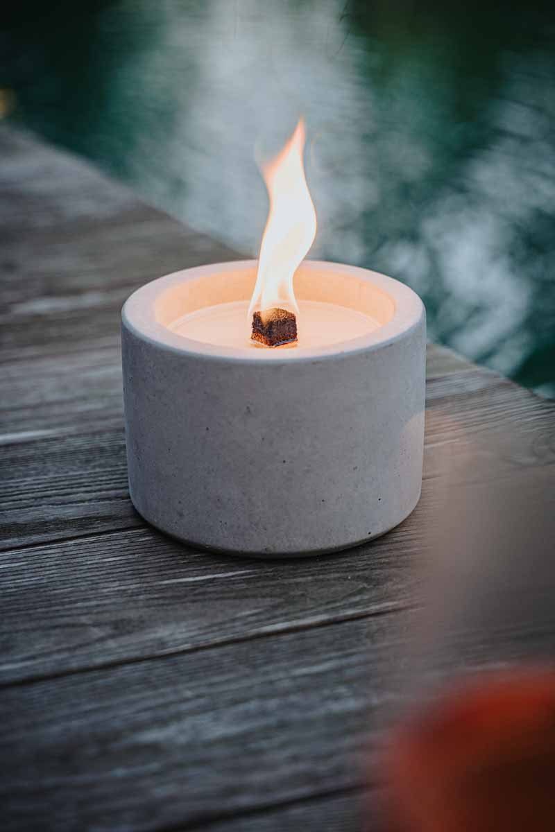 beske Outdoorkerze Betonfeuer® - Solo mit Dauerdocht Kerzenfresser Tischfeuer (14cm), Wachsrecycling mit besonderem Ambiente und nachhaltigem Dauerdocht – Bild 5 von 5