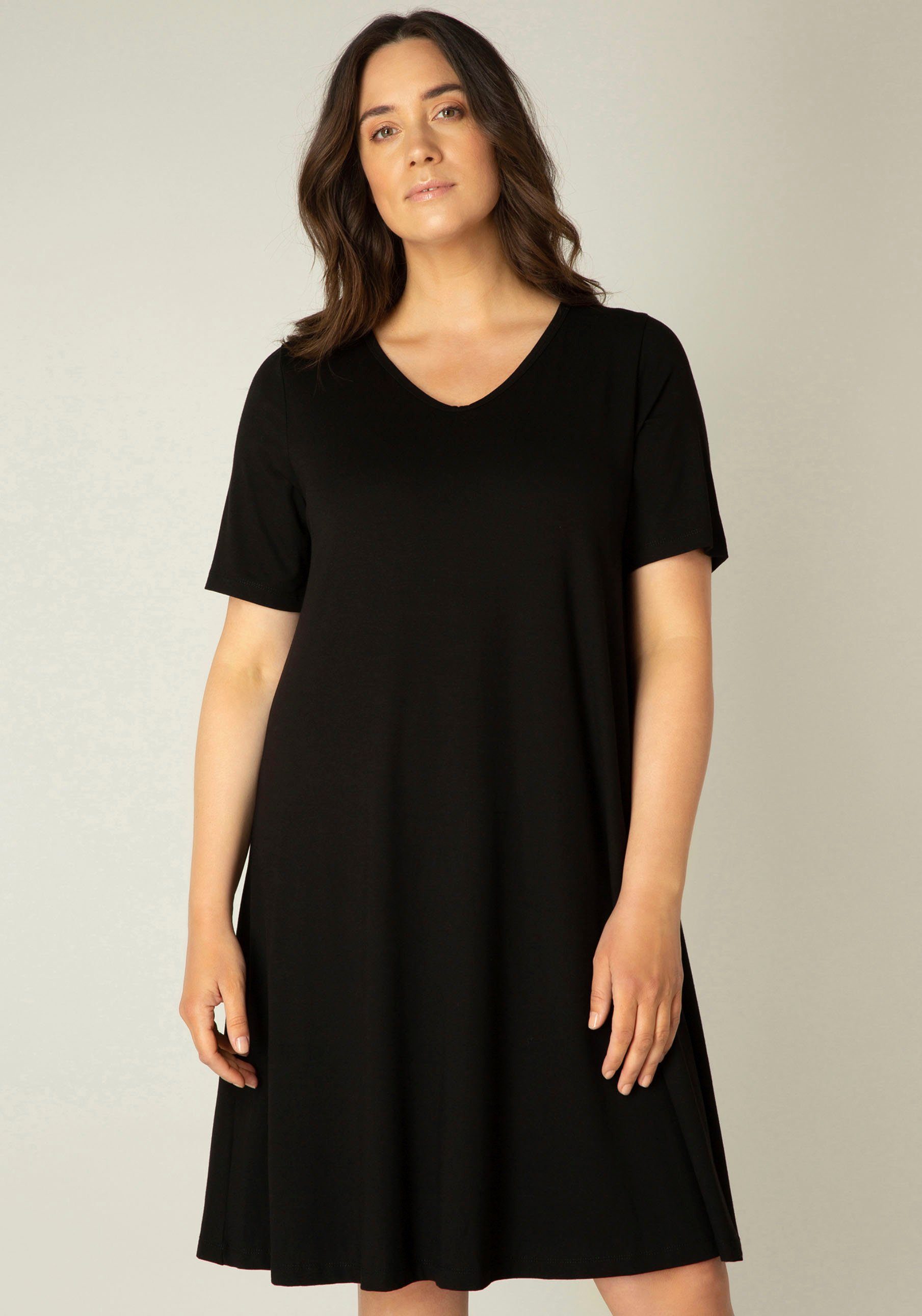 Base Level Curvy Shirtkleid black In ausgestellter Form leicht Abernathy