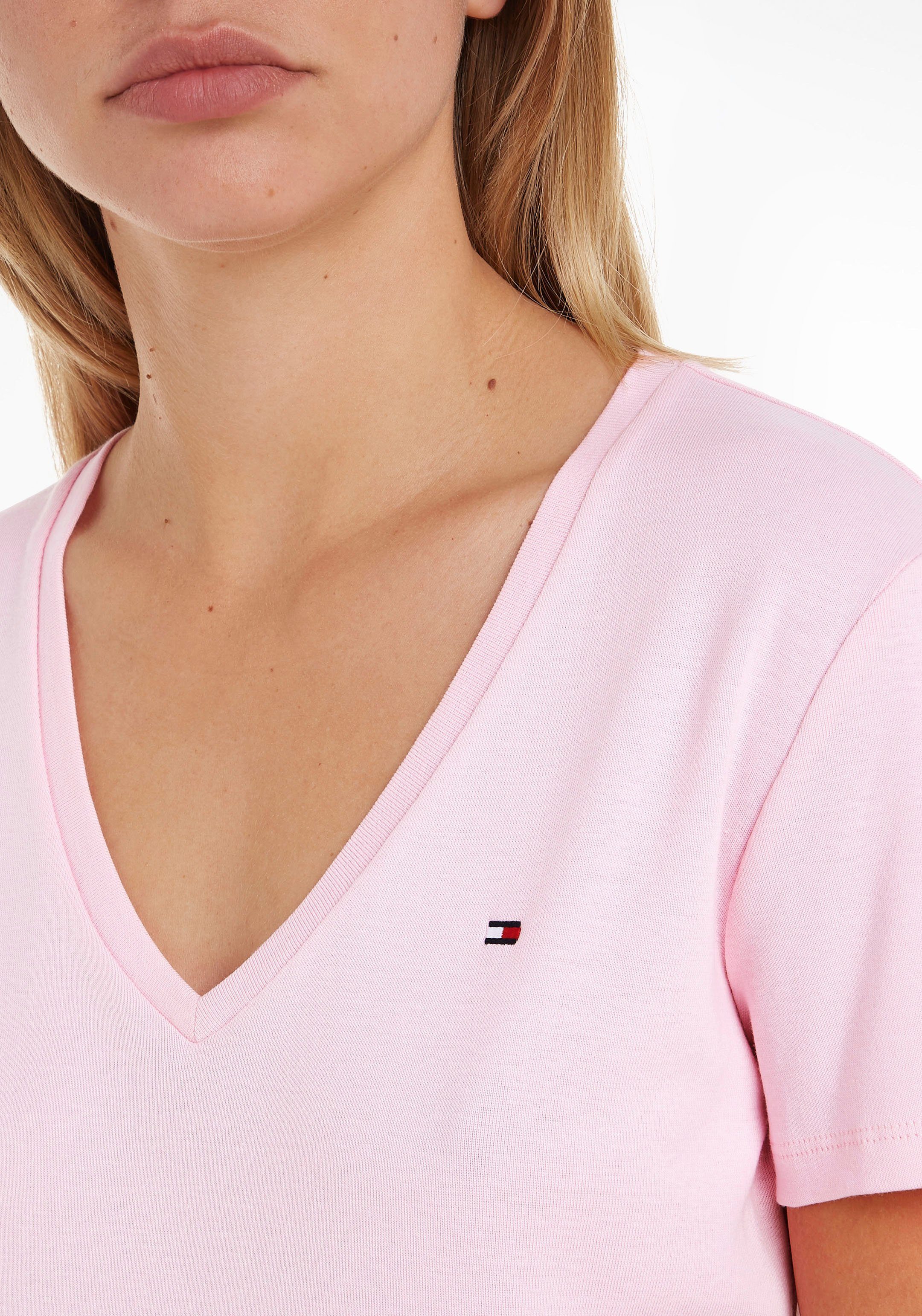 Tommy Hilfiger Pink V-NECK Logostickerei dezenter SLIM Pastel CODY T-Shirt RIB SS mit