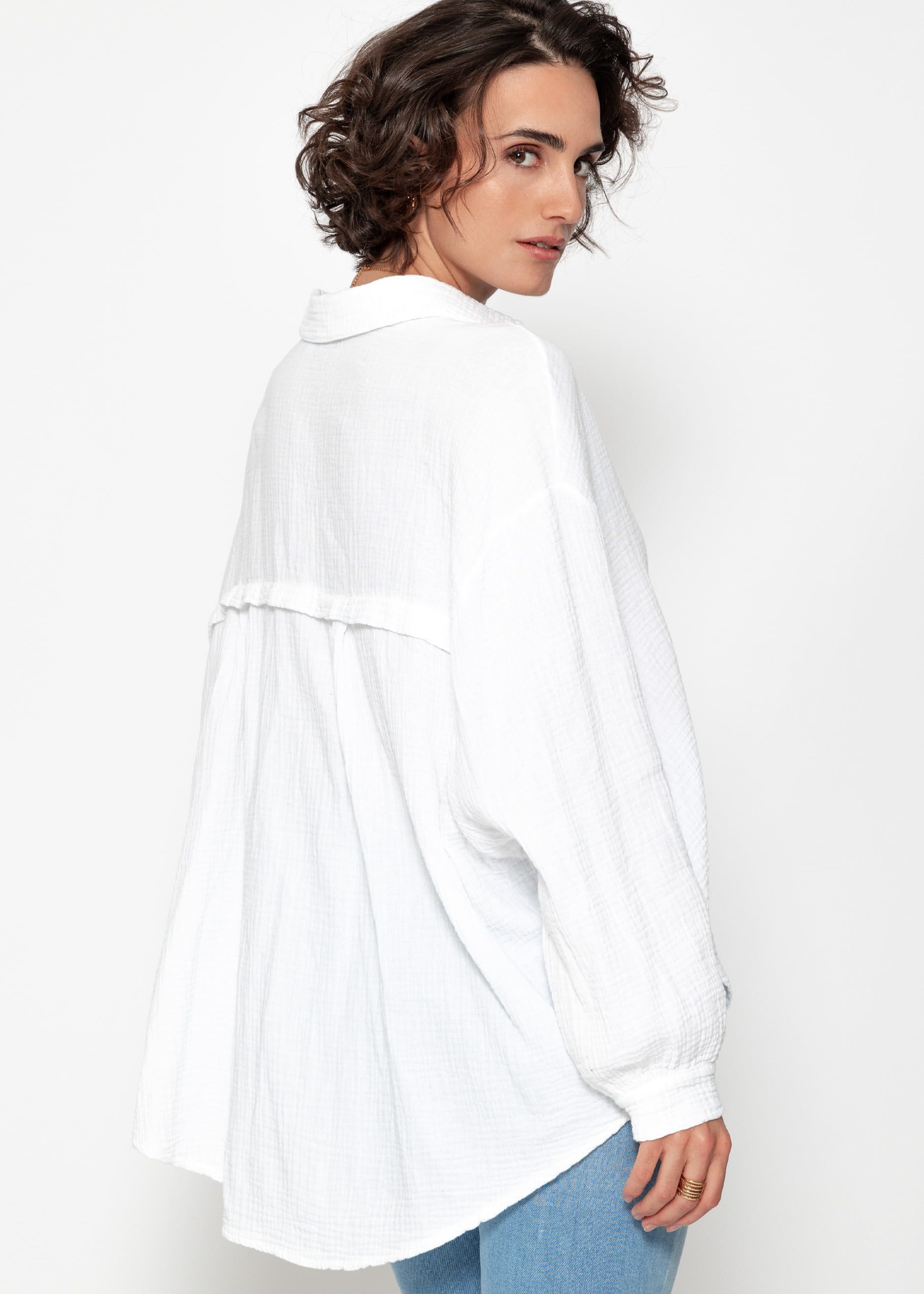 SASSYCLASSY Longbluse Oversize Musselin Bluse Damen kurz Langarm Elegant Hemdbluse lang aus Baumwolle mit V-Ausschnitt, One Size (Gr. 36-48) – Bild 5 von 5