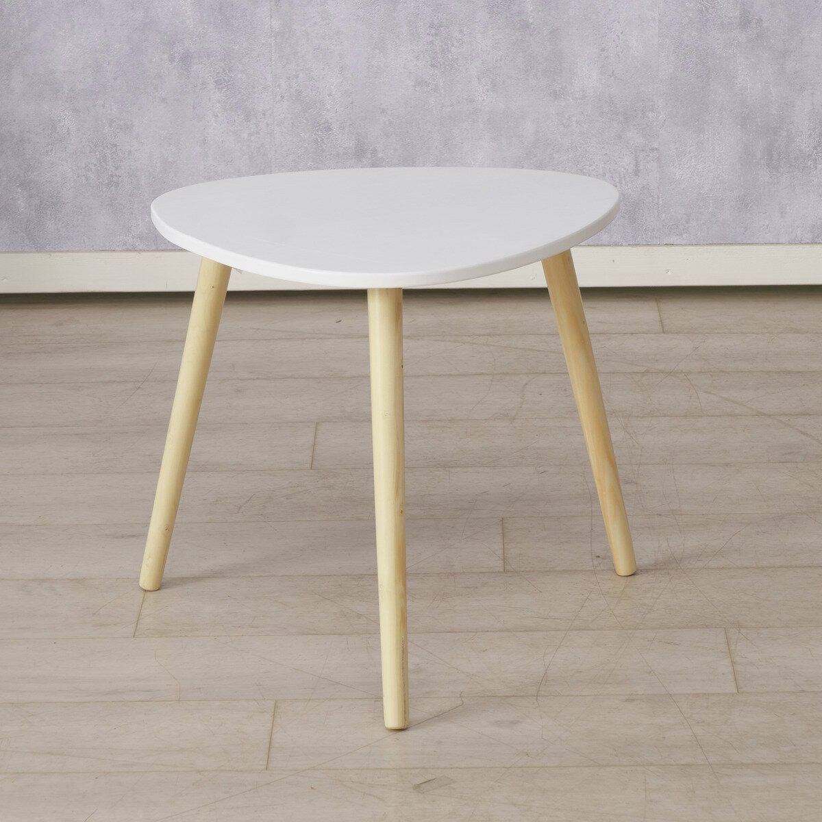 BOLTZE GRUPPE GmbH Beistelltisch Holztisch mit 3 Beinen VISBY, 45 x 48 cm (funktional)