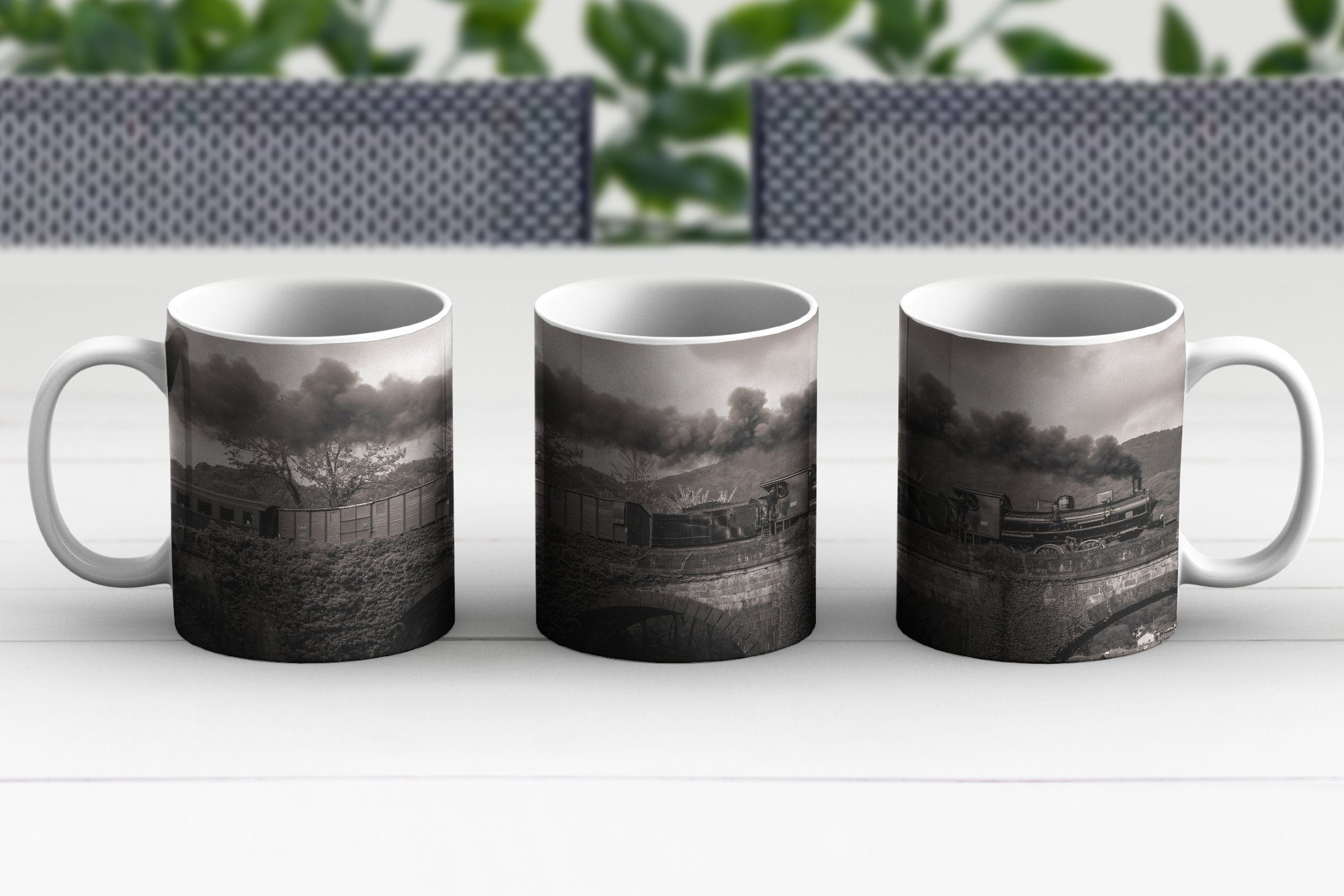 Becher, eine MuchoWow Kaffeetassen, Schwarz-Weiß-Fotografie überquert, Brücke Keramik, Tasse Geschenk der eines Teetasse, Dampfzuges, Teetasse,