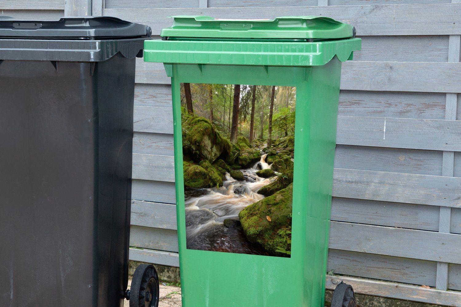 MuchoWow Wandsticker des Mülltonne, Abfalbehälter den in Mülleimer-aufkleber, Bach Container, Wäldern Peak Sticker, (1 St), Nationalparks District englischen