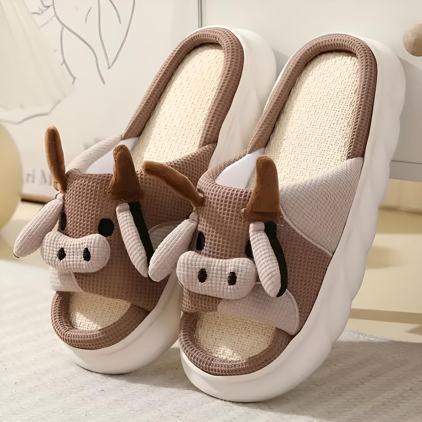 Corimori Flauschige Kuh Pantoffeln im MuhKuh-Design Plüsch Hausschuhe (Packung, Geschenk) lustige Plüsch Slipper für Kinder und Erwachsene, EU Größe 36-37
