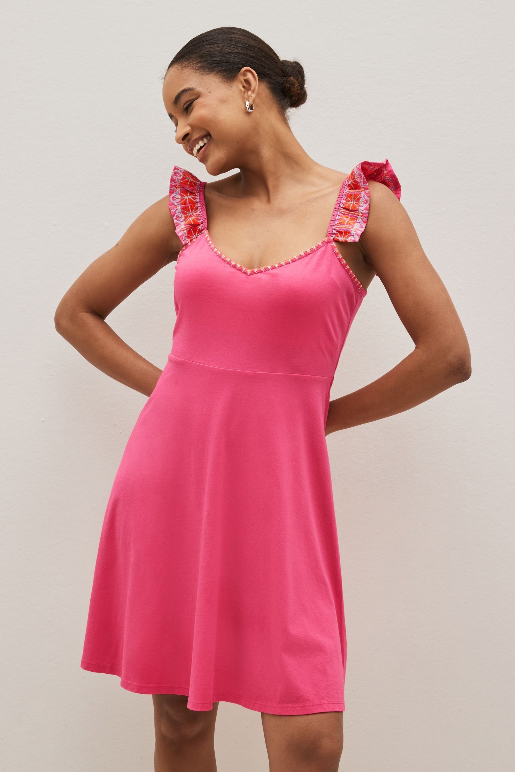 NEXT Trägerkleid Trägerkleid für den Sommer mit Stickerei 1-tlg mehr