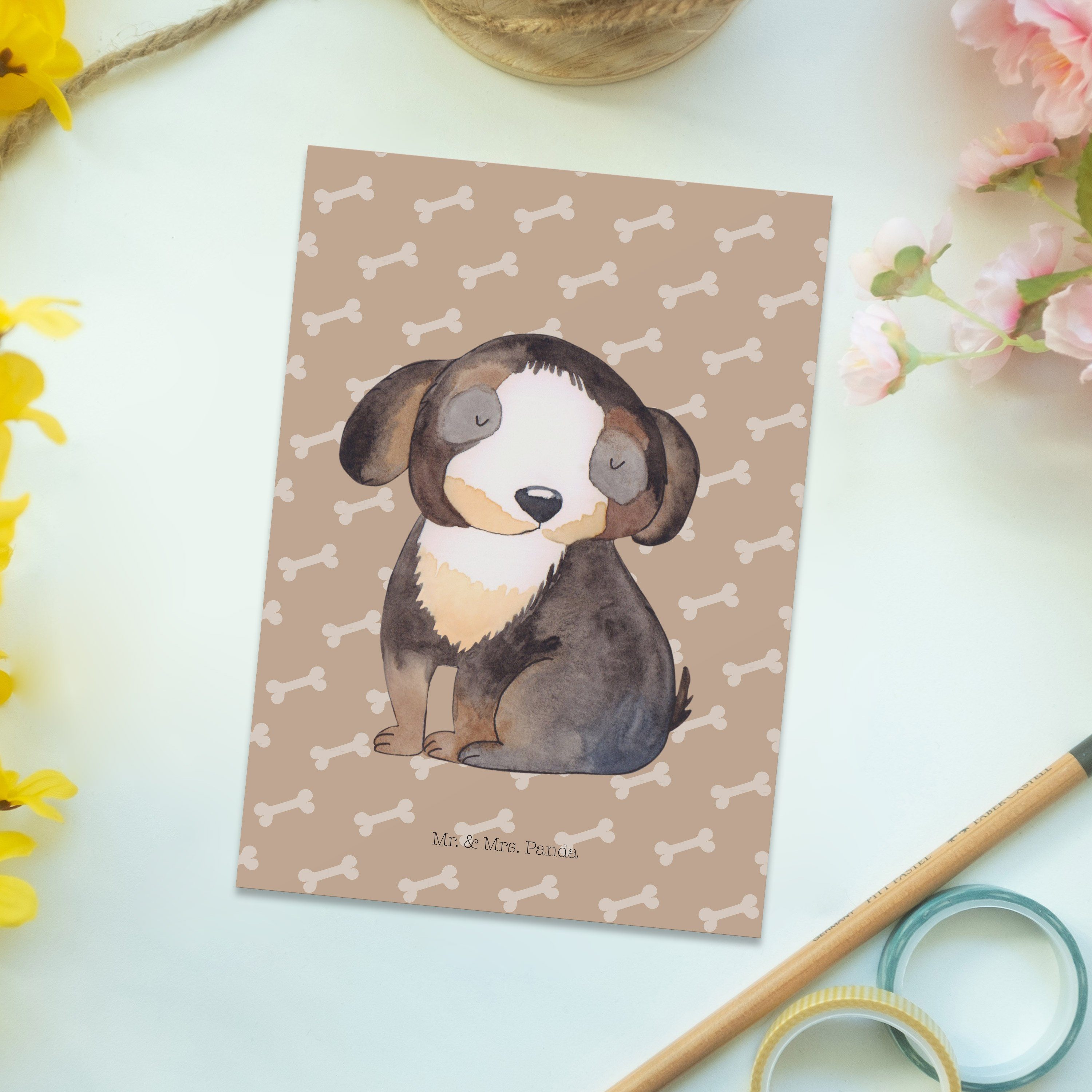 Hu entspannt Ansichtskarte, Postkarte Hunderasse, & Mr. - Geschenk, Hund Mrs. Panda Hundeglück -