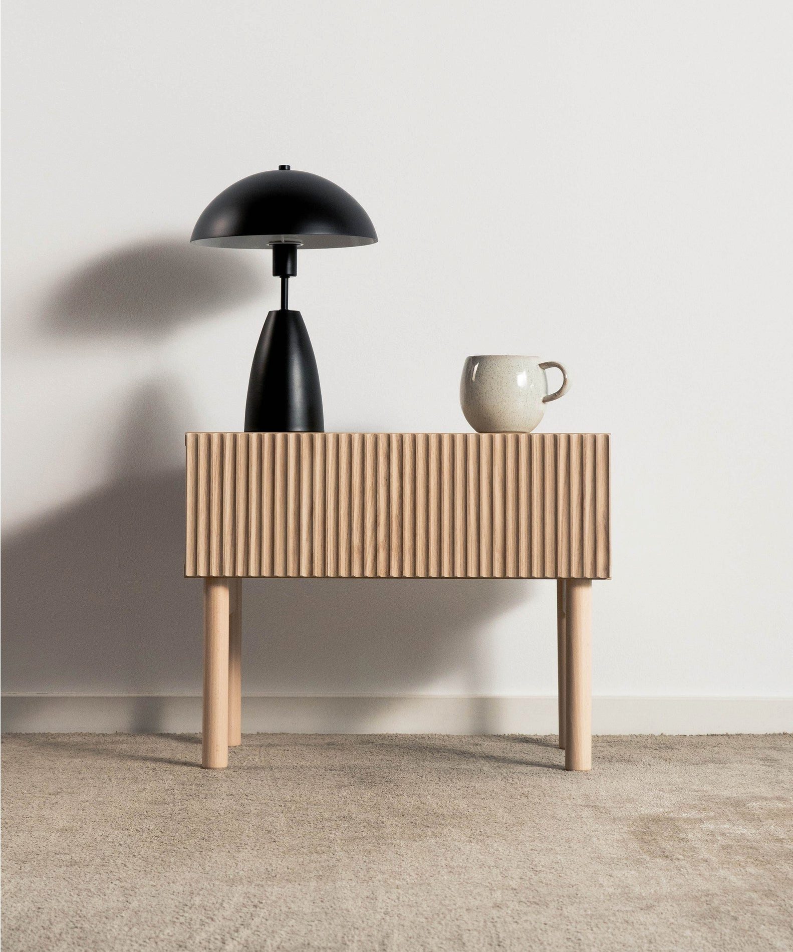 Selsey Nachttisch NOLIE, mit Schublade, geriffelter Front und Beinen aus Massivholz, 50 cm
