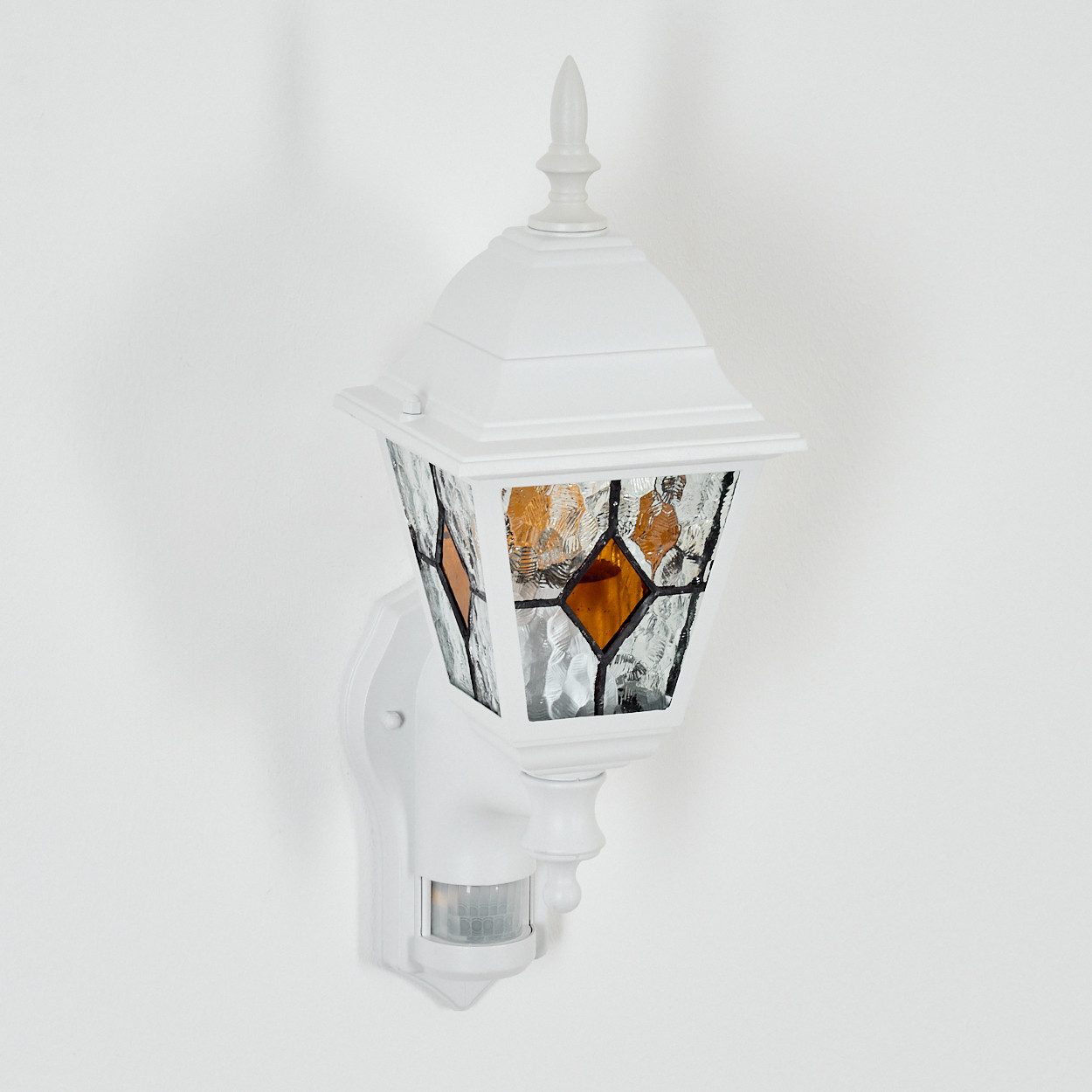 hofstein Außen-Wandleuchte Außenwandlampe mit Bewegungsmelder aus Metall/Glas in Weiß/Klar/Orange, Wandleuchte außen im Vintage/Antik/Landhaus-Design, E27, IP44