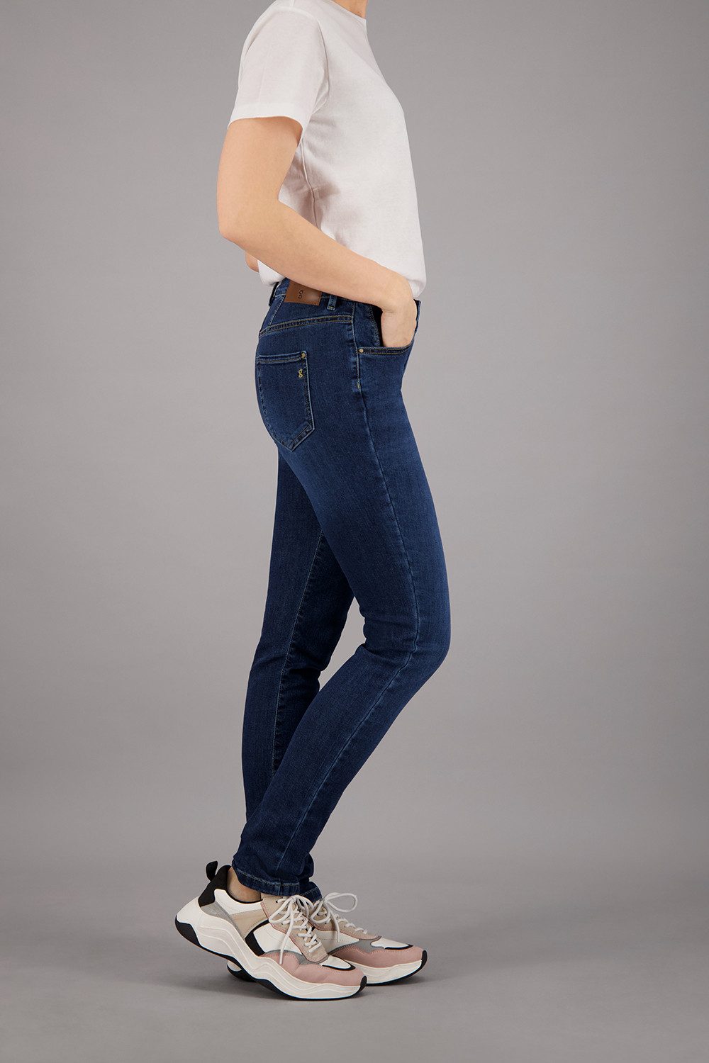 Atelier GARDEUR 5-Pocket-Jeans ZURI122-670721-7169, Slim Fit, schwarz, dunkelblau, leichte Used-Optik Stretch-Denim mit 5-Pocket und leichter Used-Optik