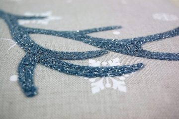 TextilDepot24 Tischdecke mit Stickerei Hirsch Hellgrau weiß eisblau Silber Weihnachtsdeko, bestickt