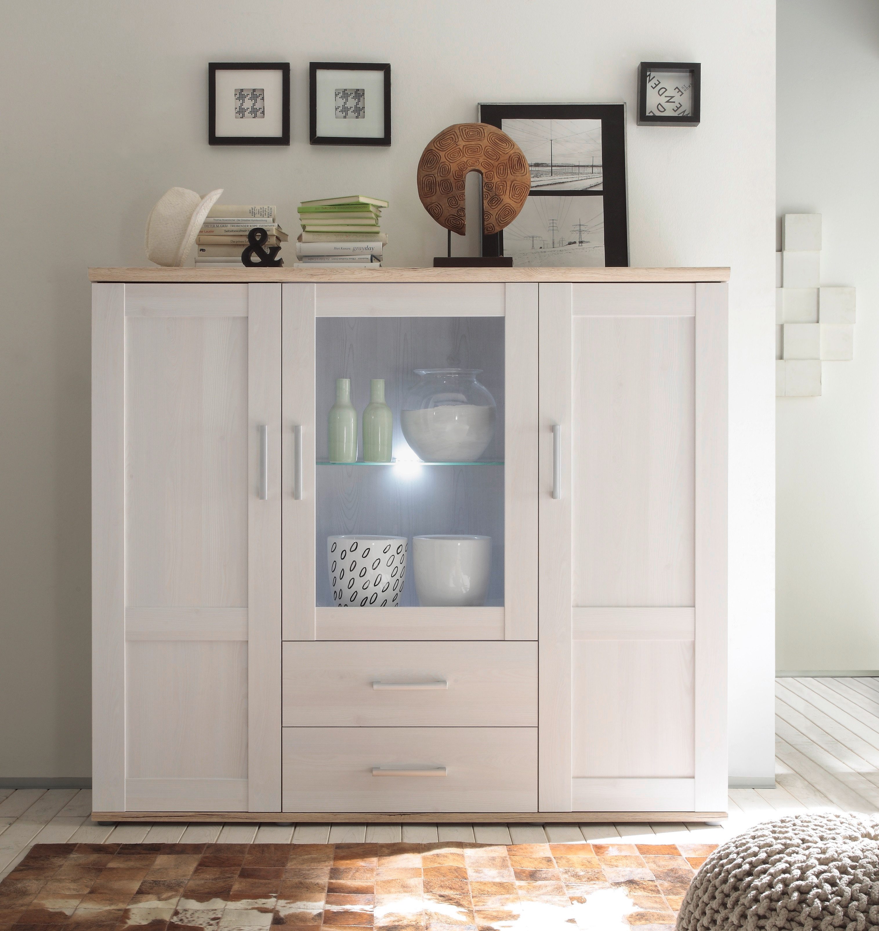 HBZ Highboard Romance Landhaustil mit LED-Beleuchtung, BxHxT 156x137x46 cm (1 St), Mit 2 Türen, 2 Schubkästen und 6 Einlegeböden, 1 Glasboden