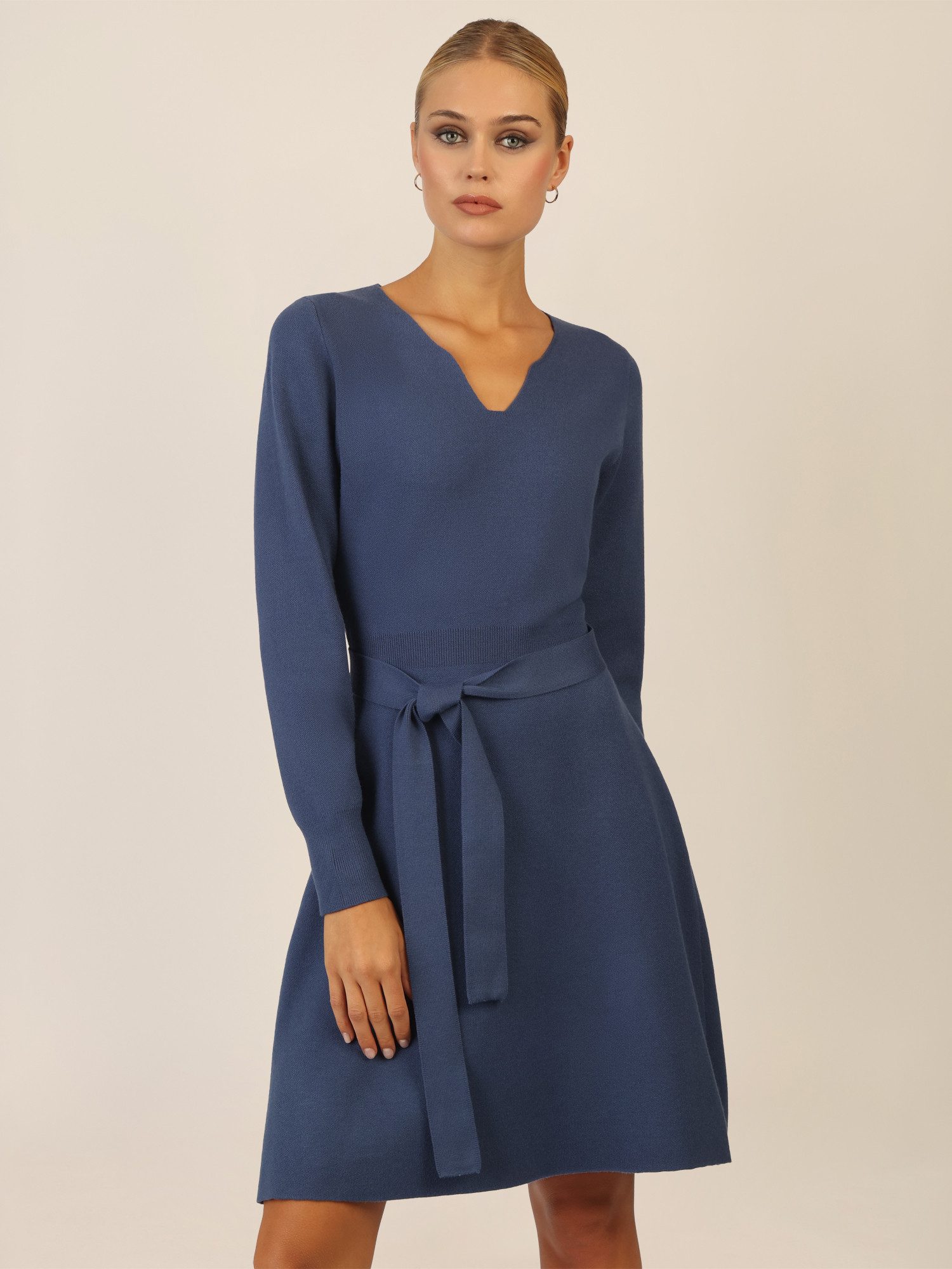 Apart Strickkleid mit V-Ausschnitt günstig online kaufen