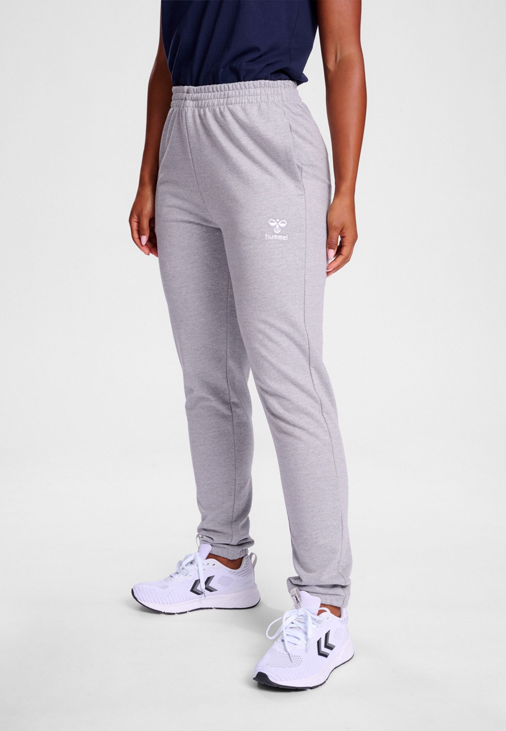 hummel Jogginghose Bequeme Sporthose mit Bio-Baumwolle ideal für Alltag für Bio-Baumwolle nachhaltig Regular Fit unifarben Gummizug