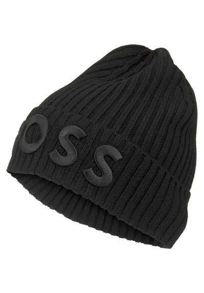 BOSS Beanie Lara_hat 10251950 01 mit großem BOSS Schriftzug