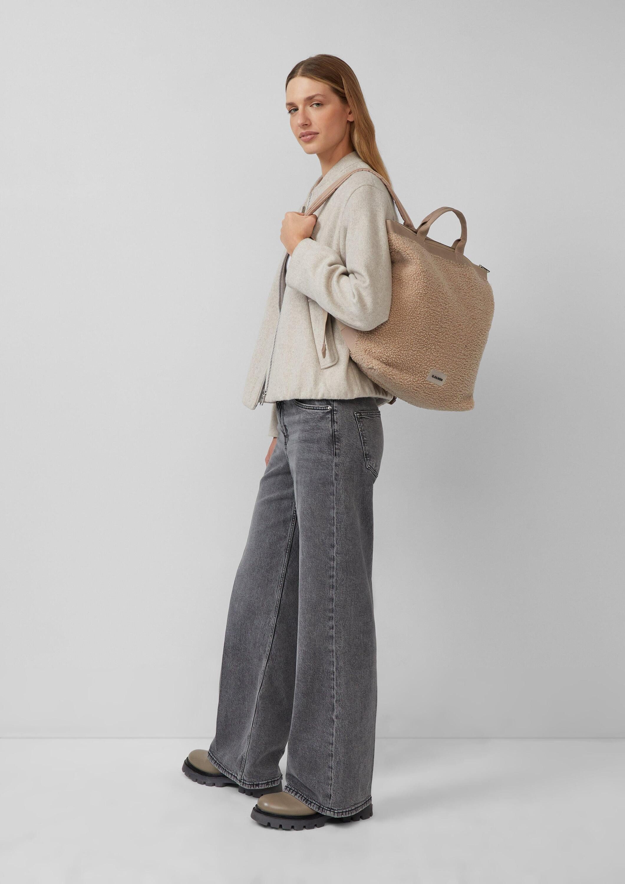 s.Oliver Rucksack Tasche, Rucksack aus Teddyplüsch mit Logo-Patch