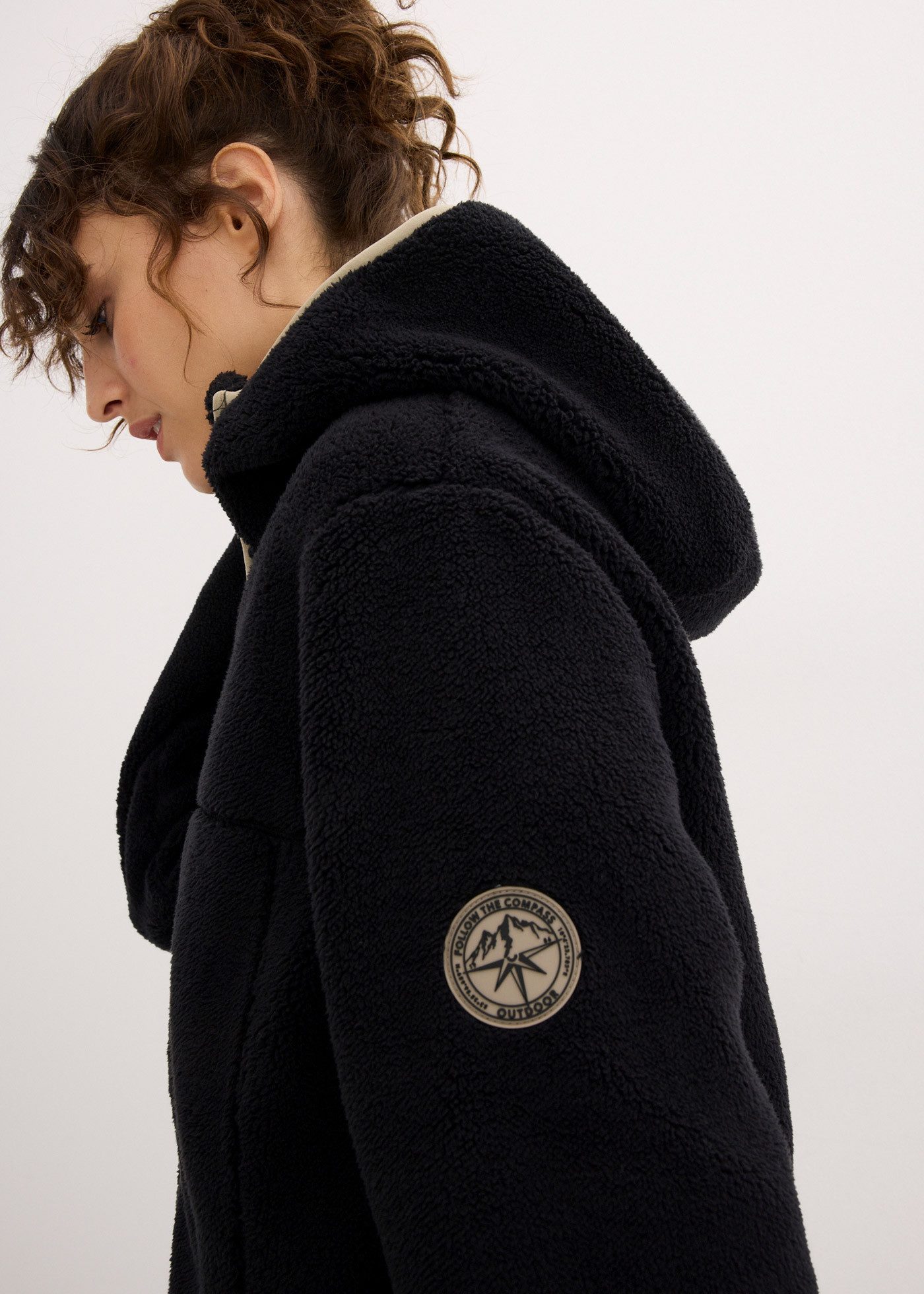 bonprix Fleecejacke mit Kapuze, aus Teddy-Fleece, lässige Passform, mit Stehkragen
