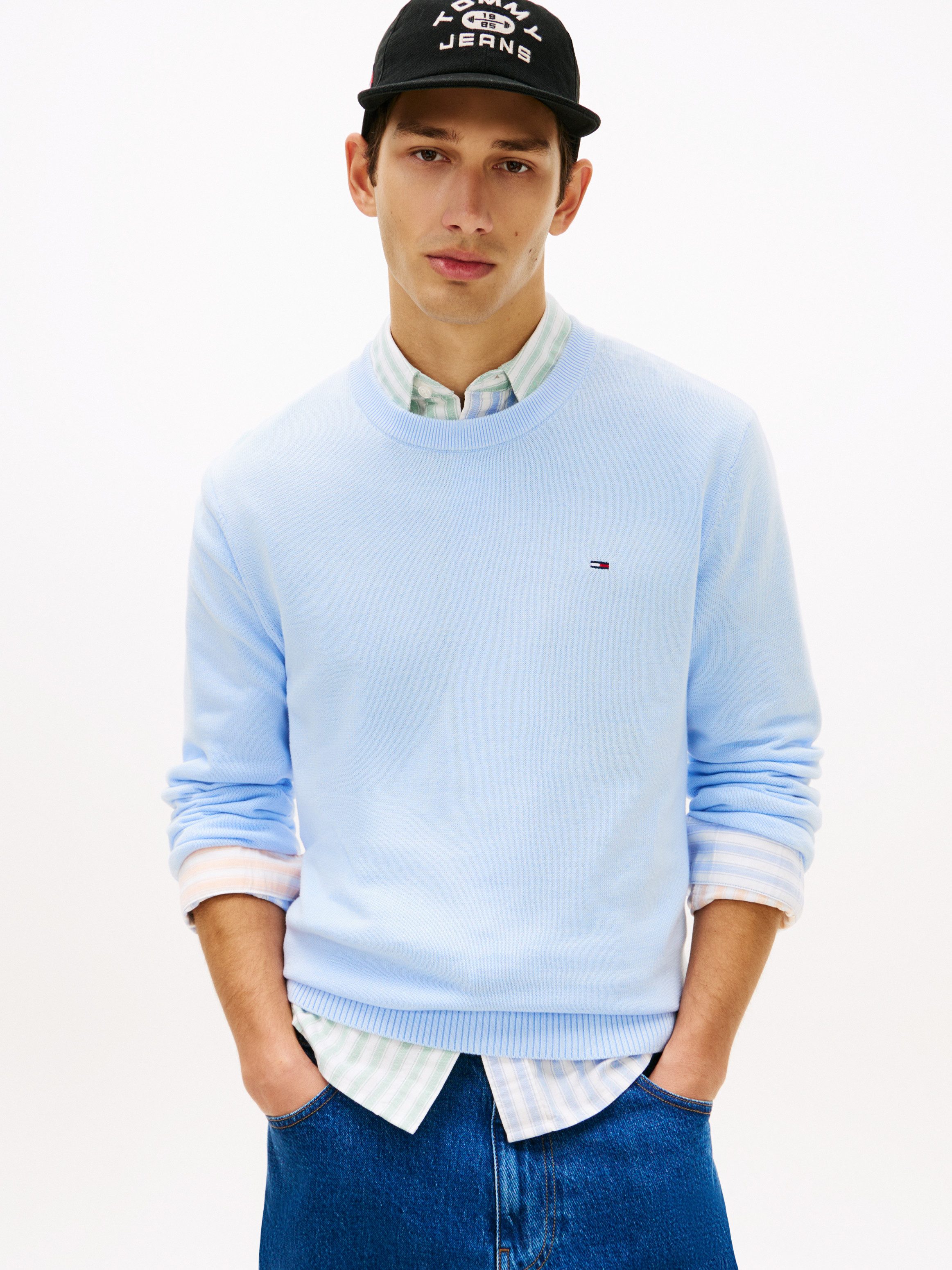 Tommy Jeans Strickpullover TJM SLIM FIT LIGHT SWEATER Slim fit mit Rundhalsausschnitt