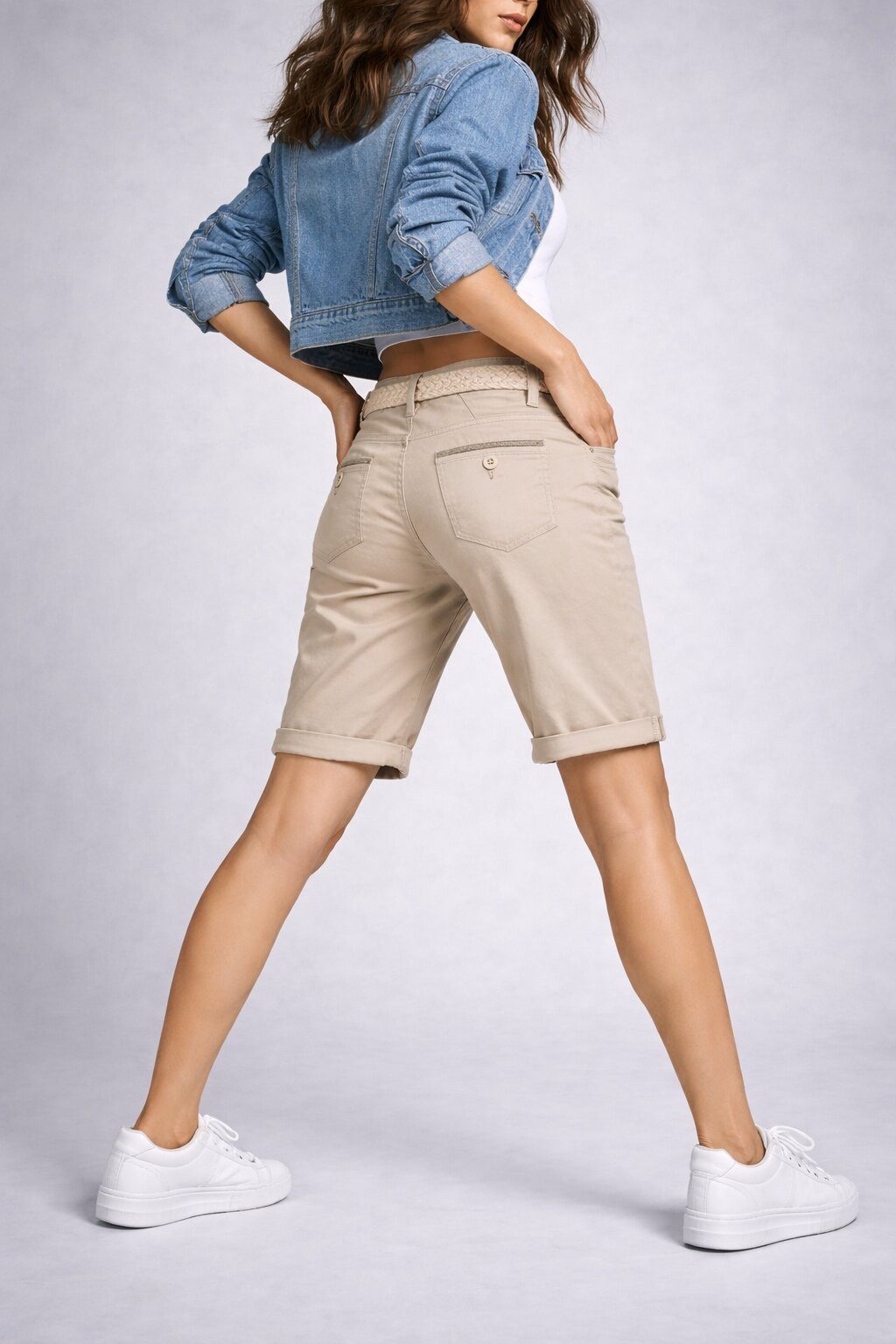 SUBLEVEL Shorts Damen Chino Bermuda kurze Hose leichte Sommerhose mit Gürtel Leichte Bermuda mit Stretchkomfort, Slim Fit und Flechtgürtel