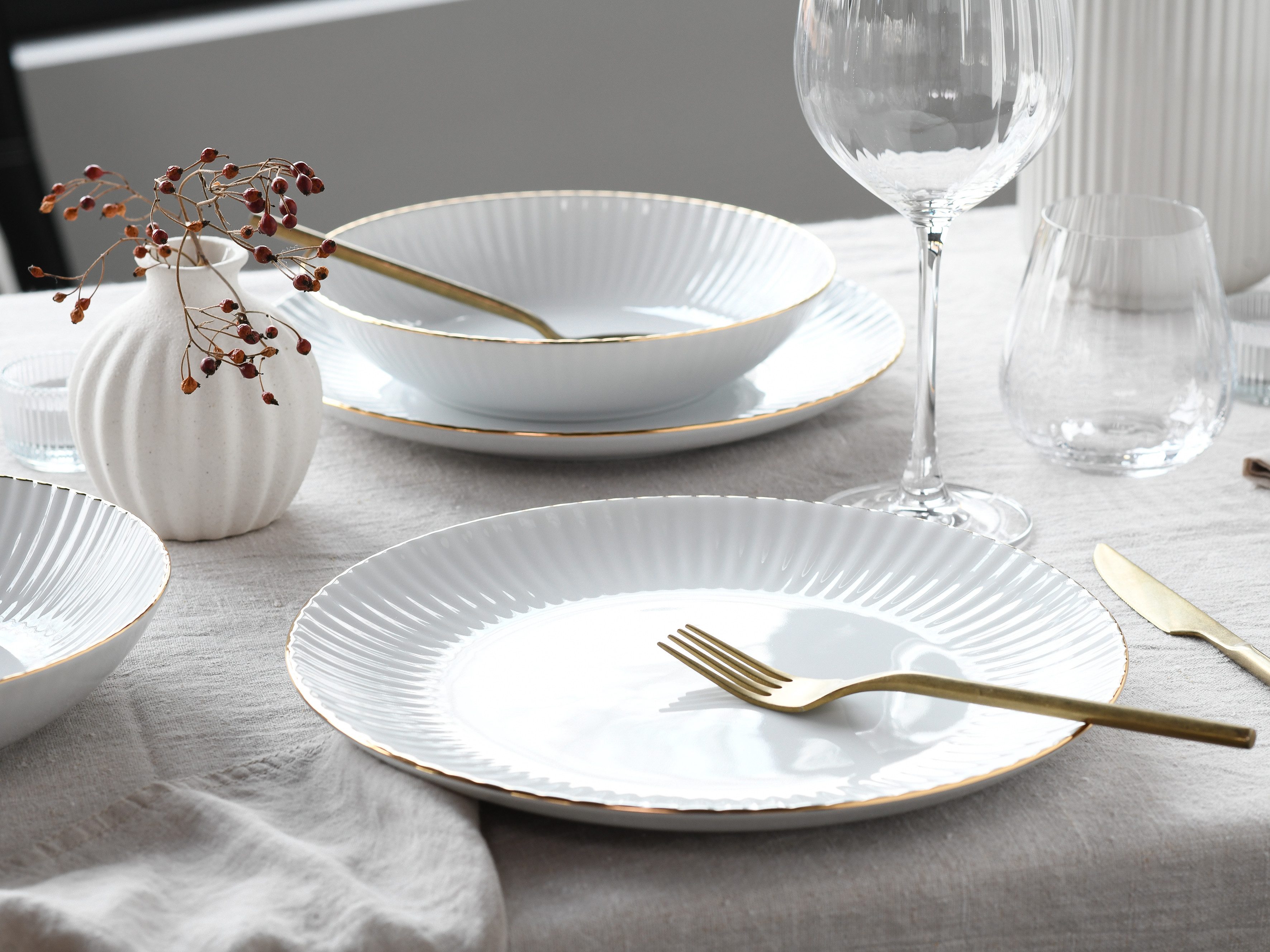 CreaTable Tafelservice Allegra Goldband, Service 12-tlg. (12-tlg), 6 Personen, Porzellan, Teller Set, Klassisch, Elegant, Von Hand gemalter Goldrand