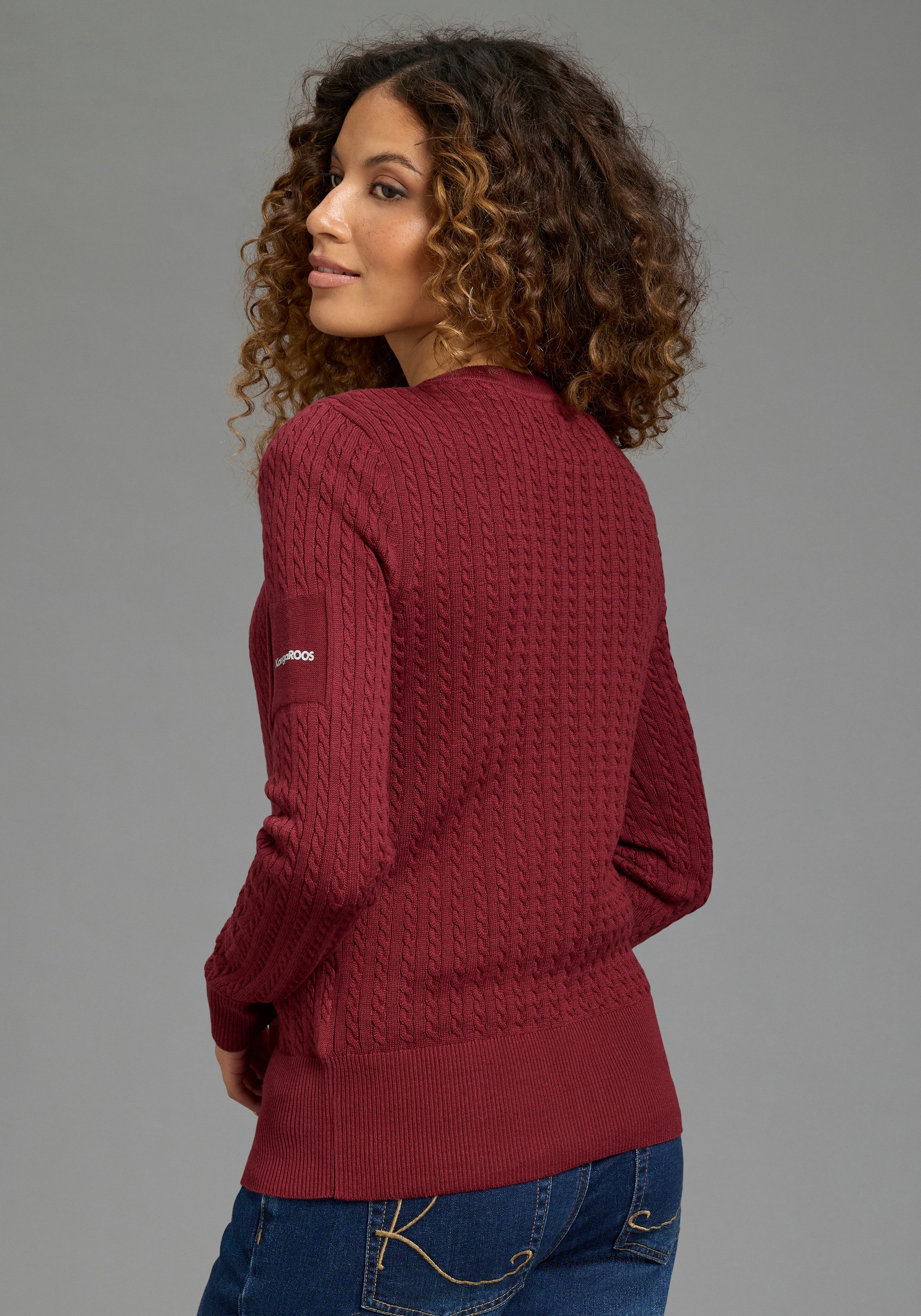 KangaROOS Strickjacke hüftlange Form, figurbetonte Passform, aus Feinstrick und Strick