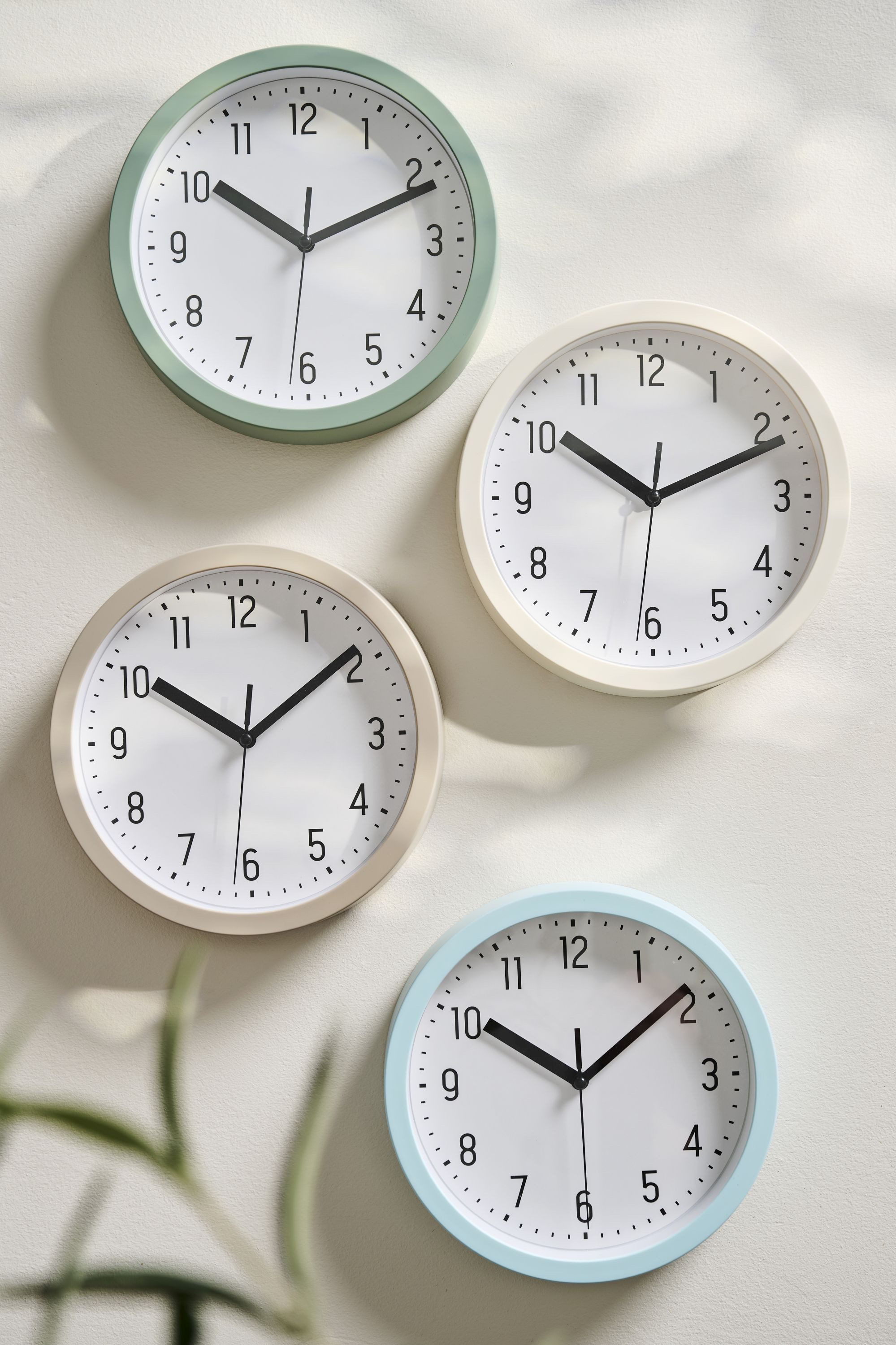 Ib Laursen Wanduhr Ib Laursen - Wanduhr Ø 20 cm Butter Cream Kunststoff 9706-82