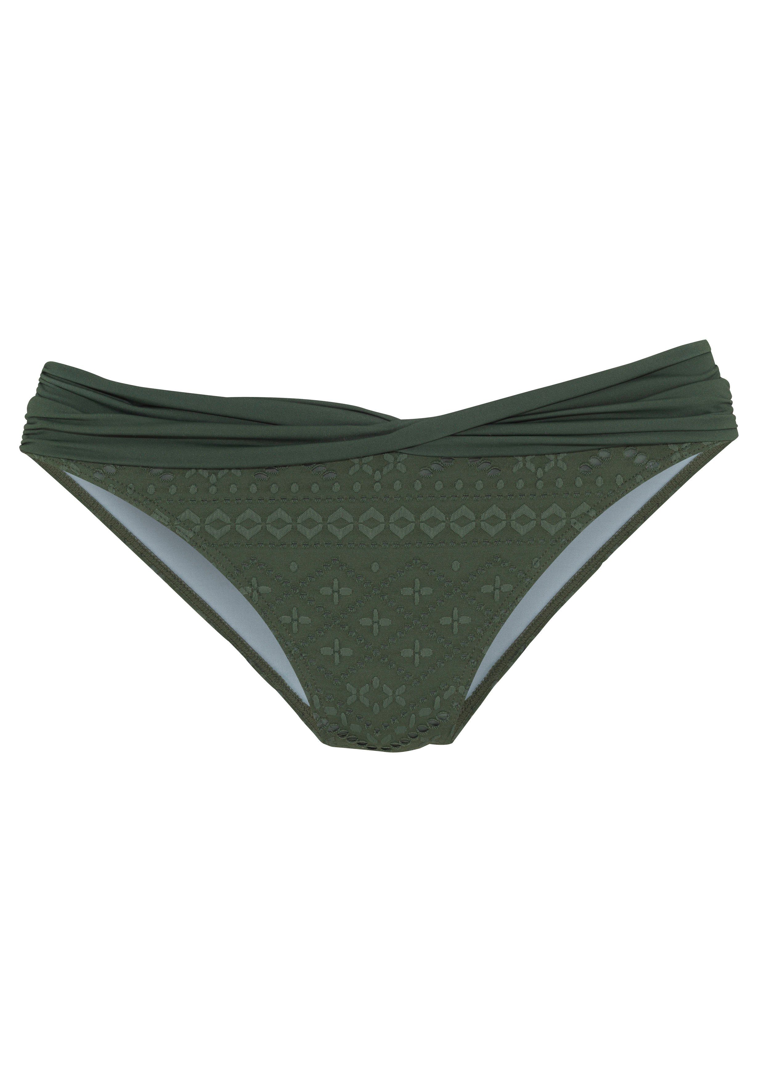 LASCANA Bikini-Hose Omara aus recycelten Material. € 34,99
